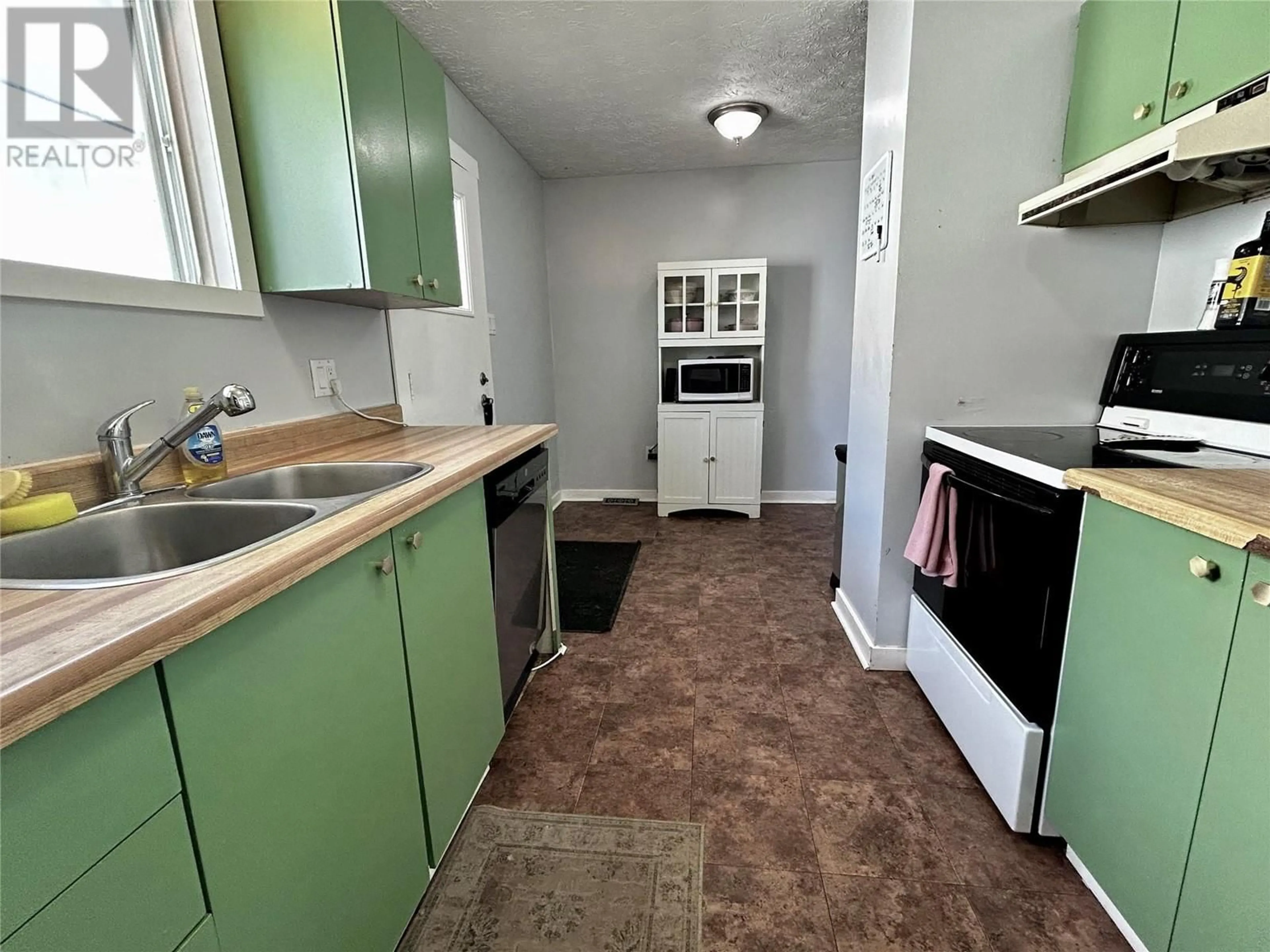 Standard kitchen, unknown for 415 BERGERON DRIVE, Tumbler Ridge British Columbia V0C2W0