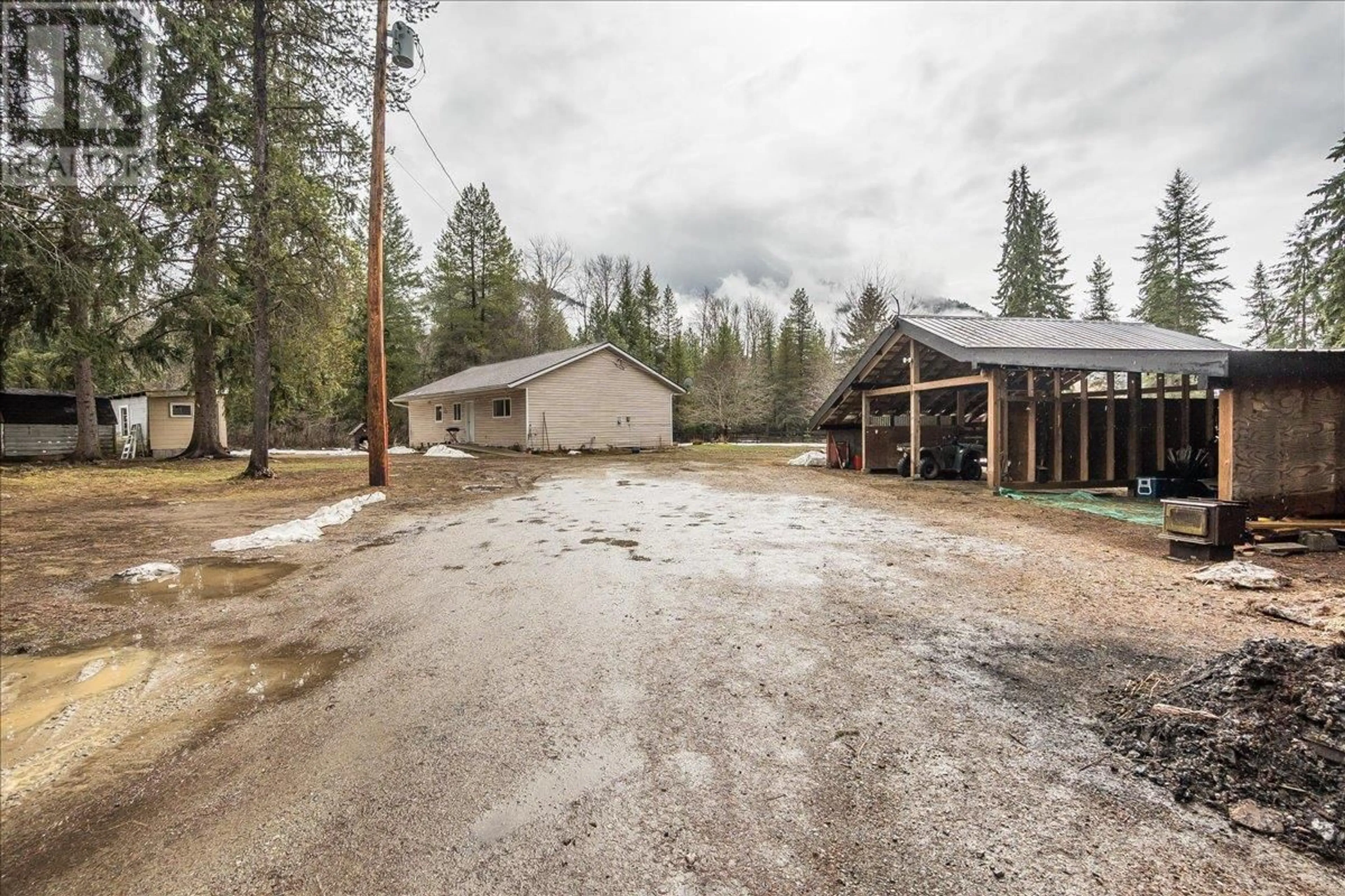 A pic from outside/outdoor area/front of a property/back of a property/a pic from drone, unknown for 304 HUBSCHER ROAD, Fruitvale British Columbia V0G1L1