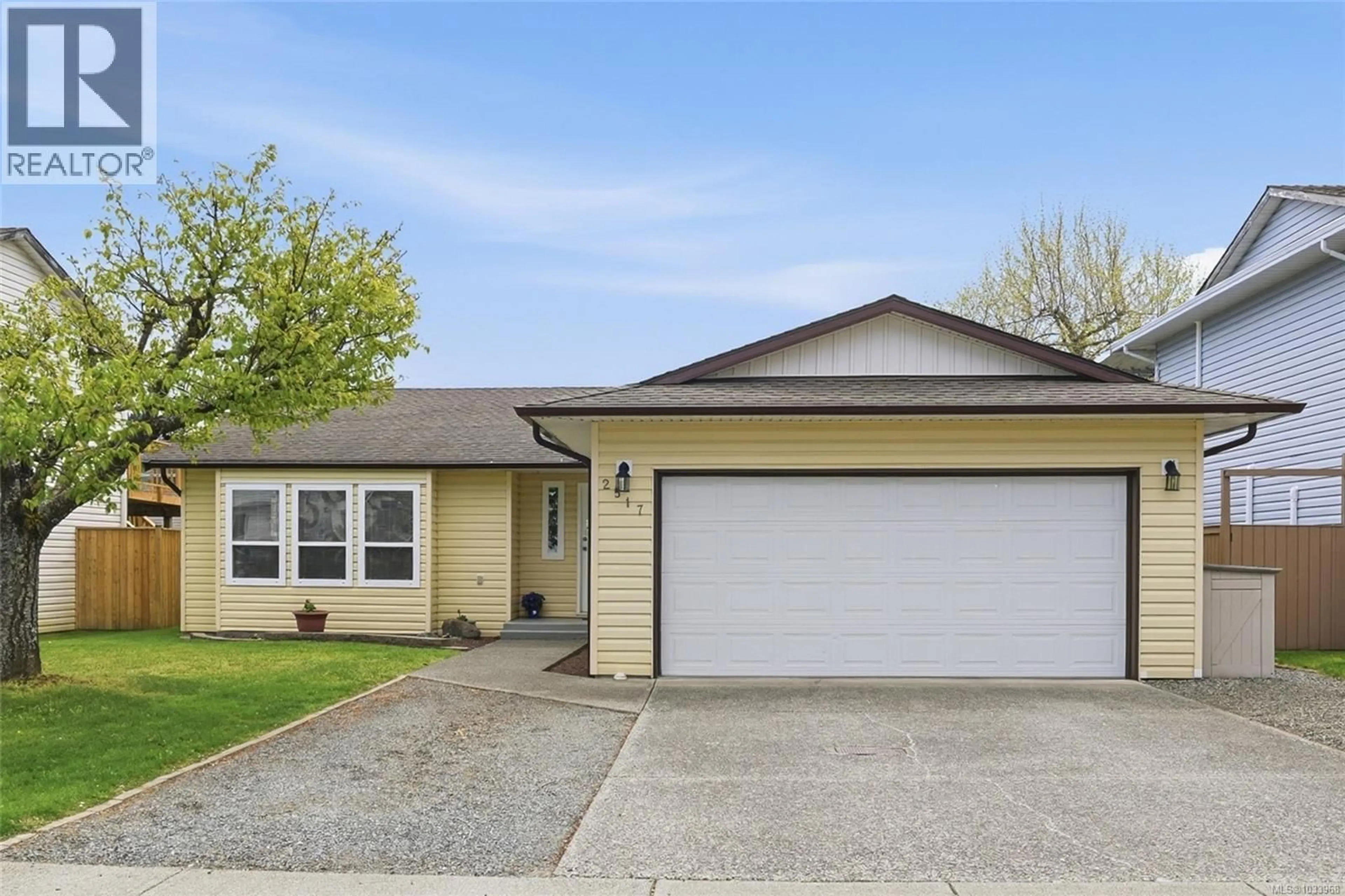 Home with vinyl exterior material, street for 2517 NADELY CRESCENT, Nanaimo British Columbia V9T5Y1