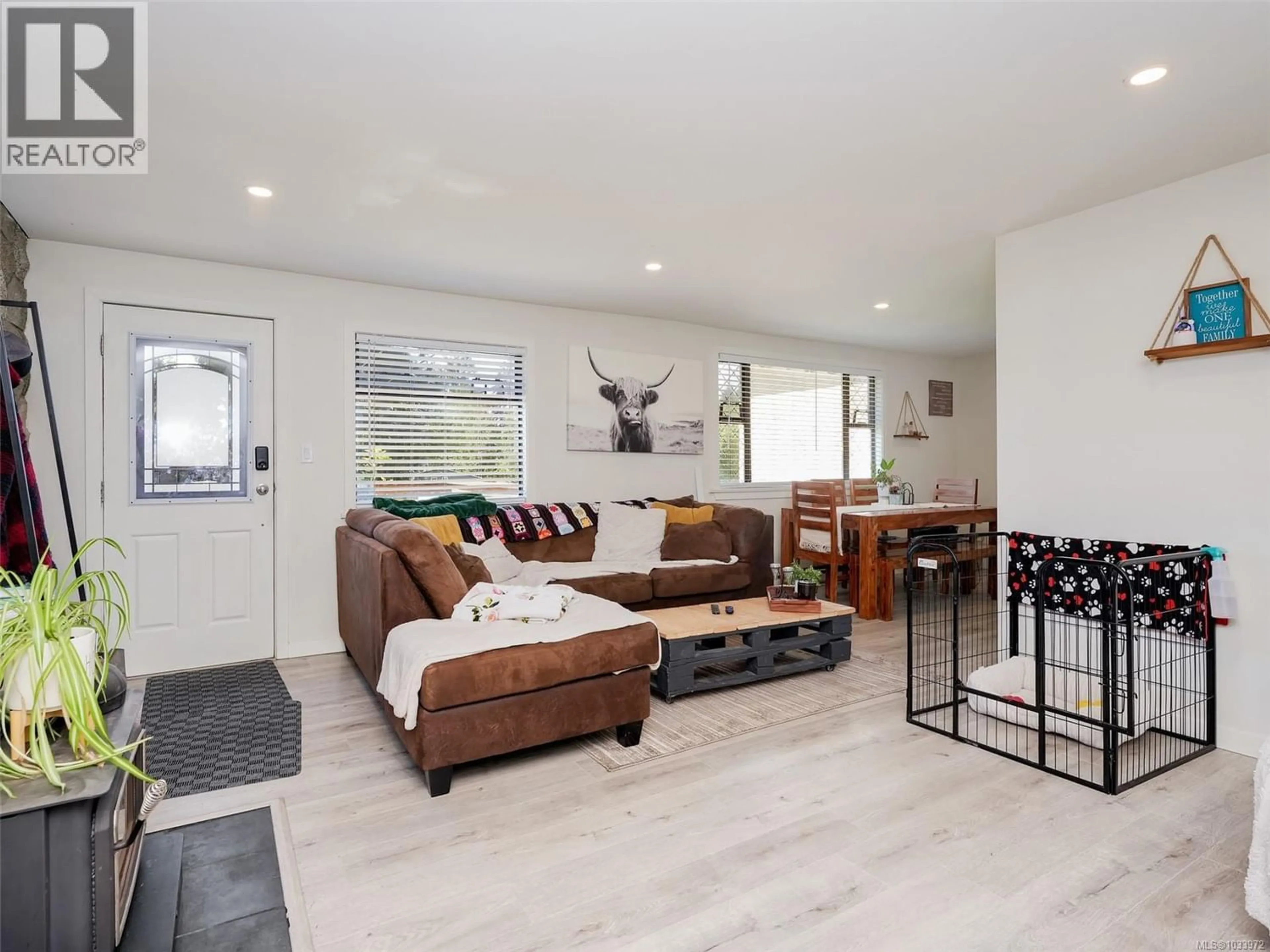 Living room with furniture, wood/laminate floor for 948 LATORIA ROAD, Langford British Columbia V9C3A8