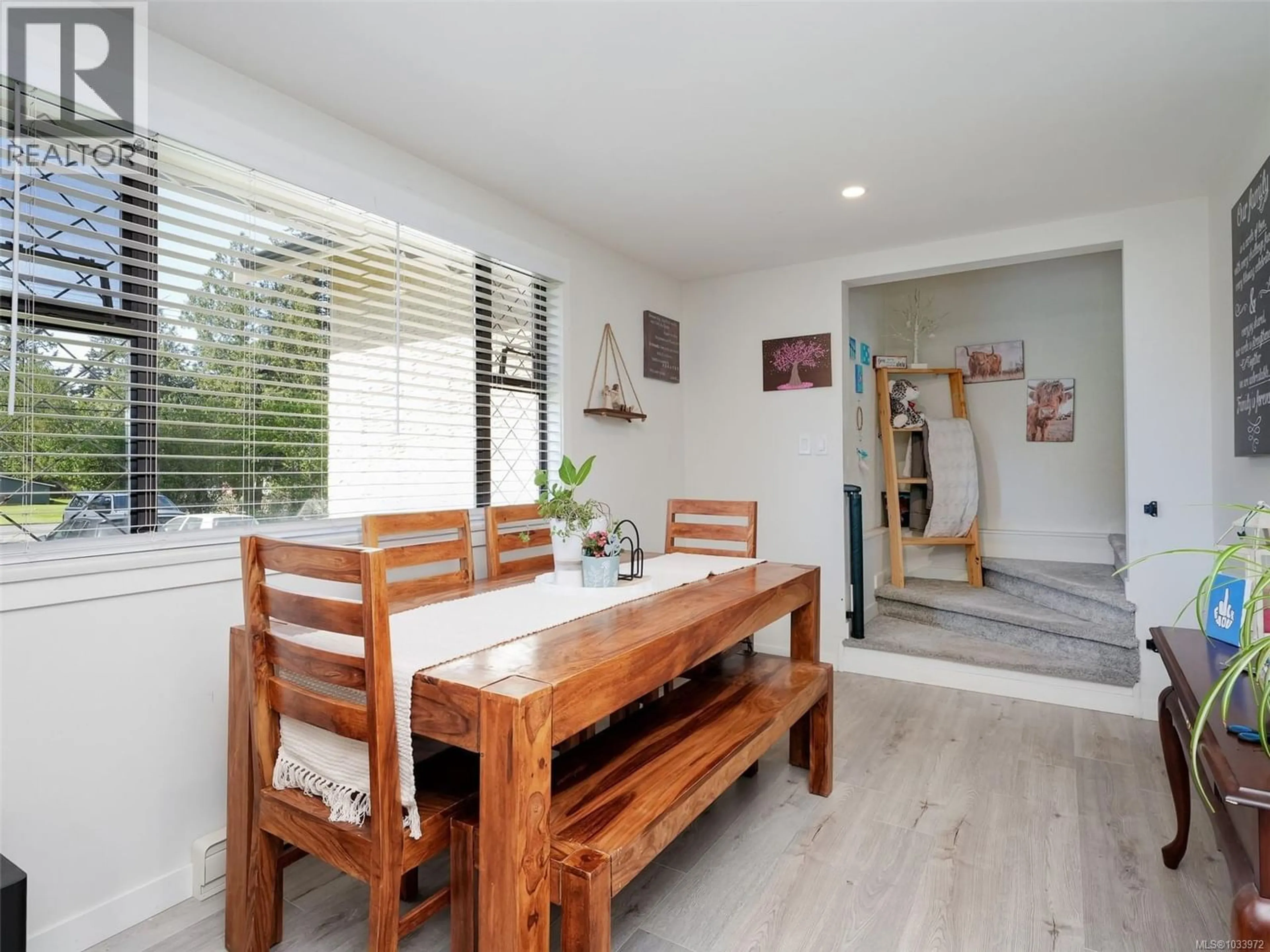Dining room, wood/laminate floor for 948 LATORIA ROAD, Langford British Columbia V9C3A8