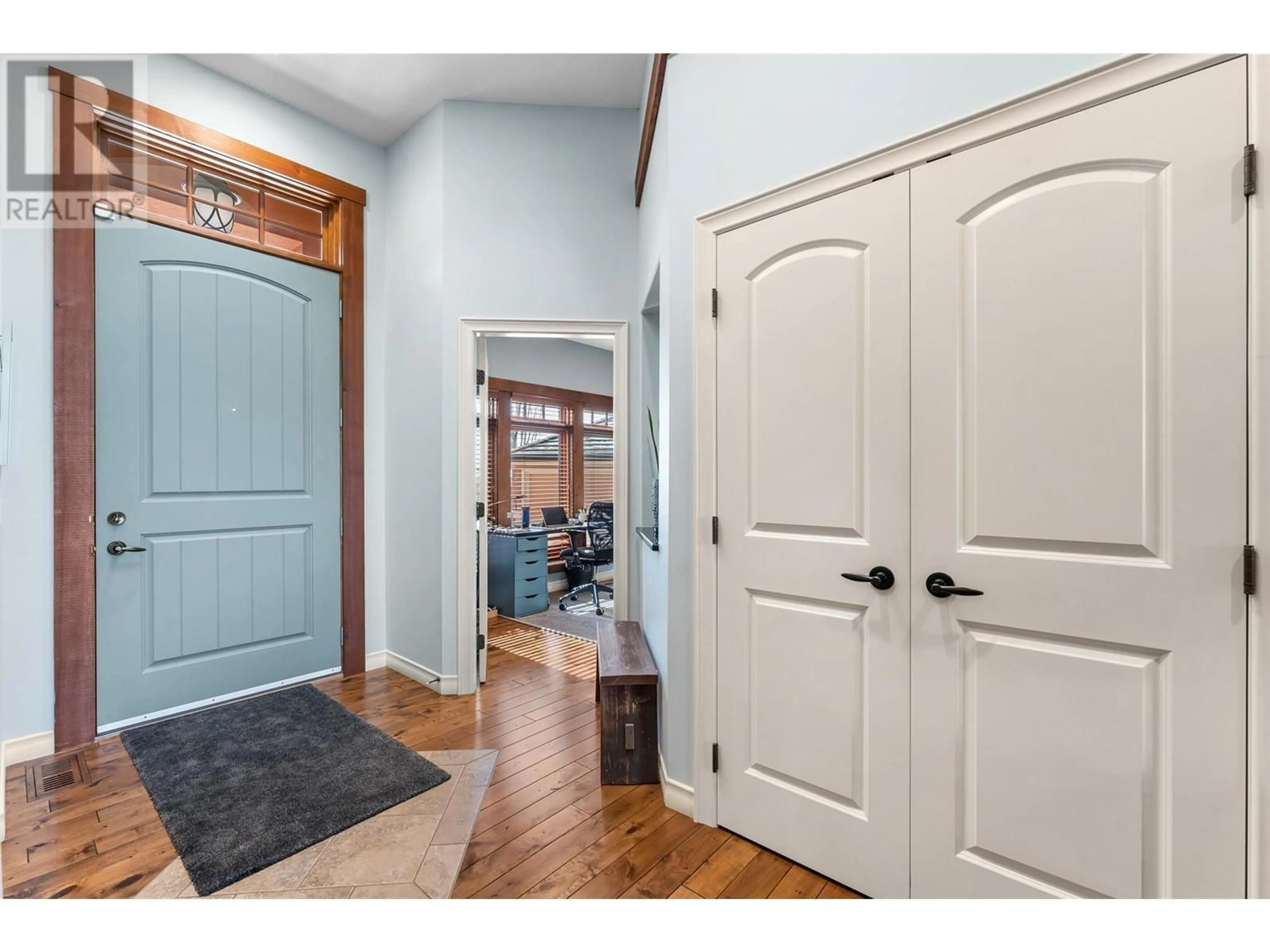 Indoor entryway for 108 - 1910 CAPISTRANO DRIVE, Kelowna British Columbia V1V2S5