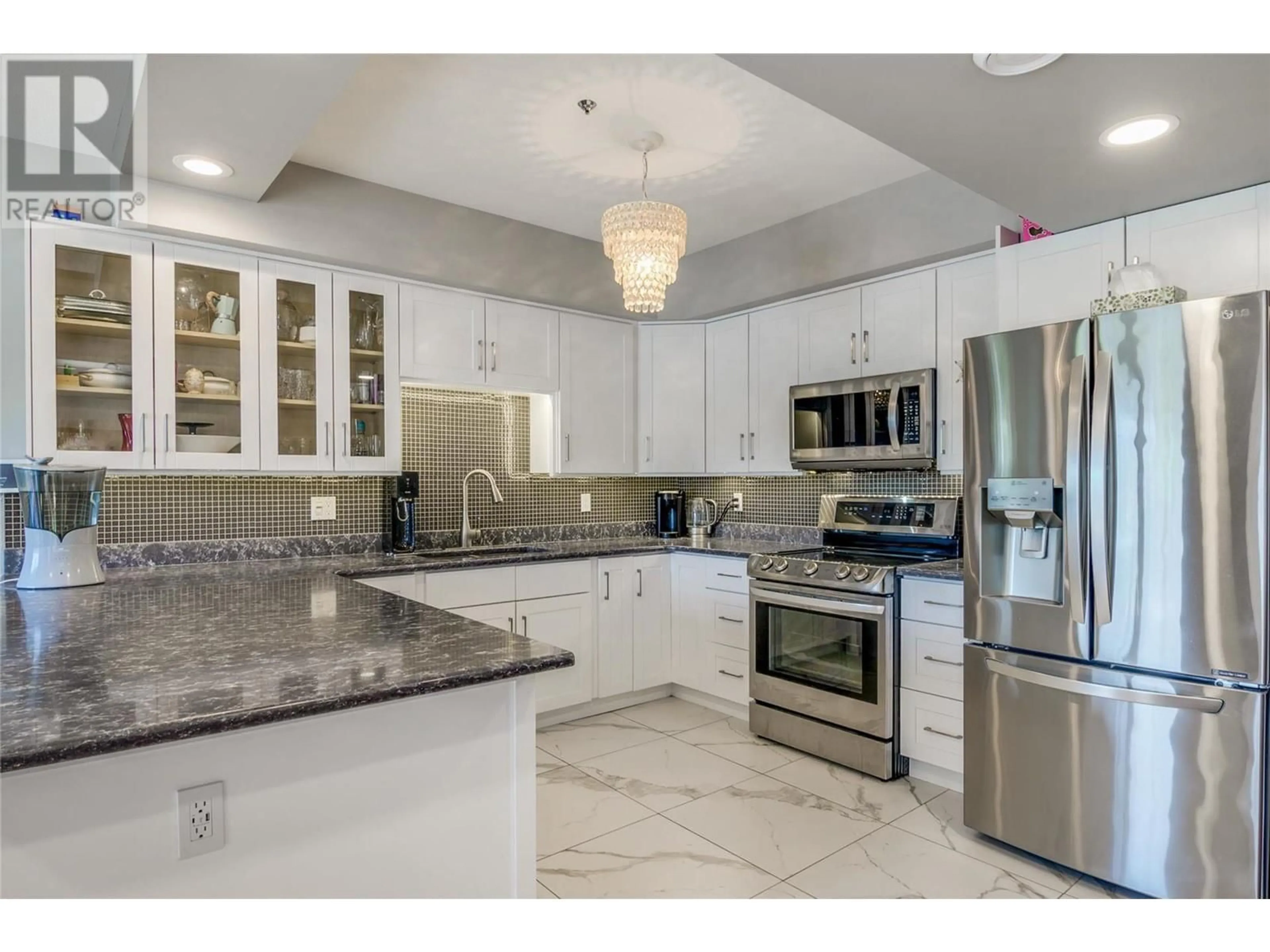 Open concept kitchen, ceramic/tile floor for 115 - 1156 SUNSET DRIVE, Kelowna British Columbia V1Y9R7
