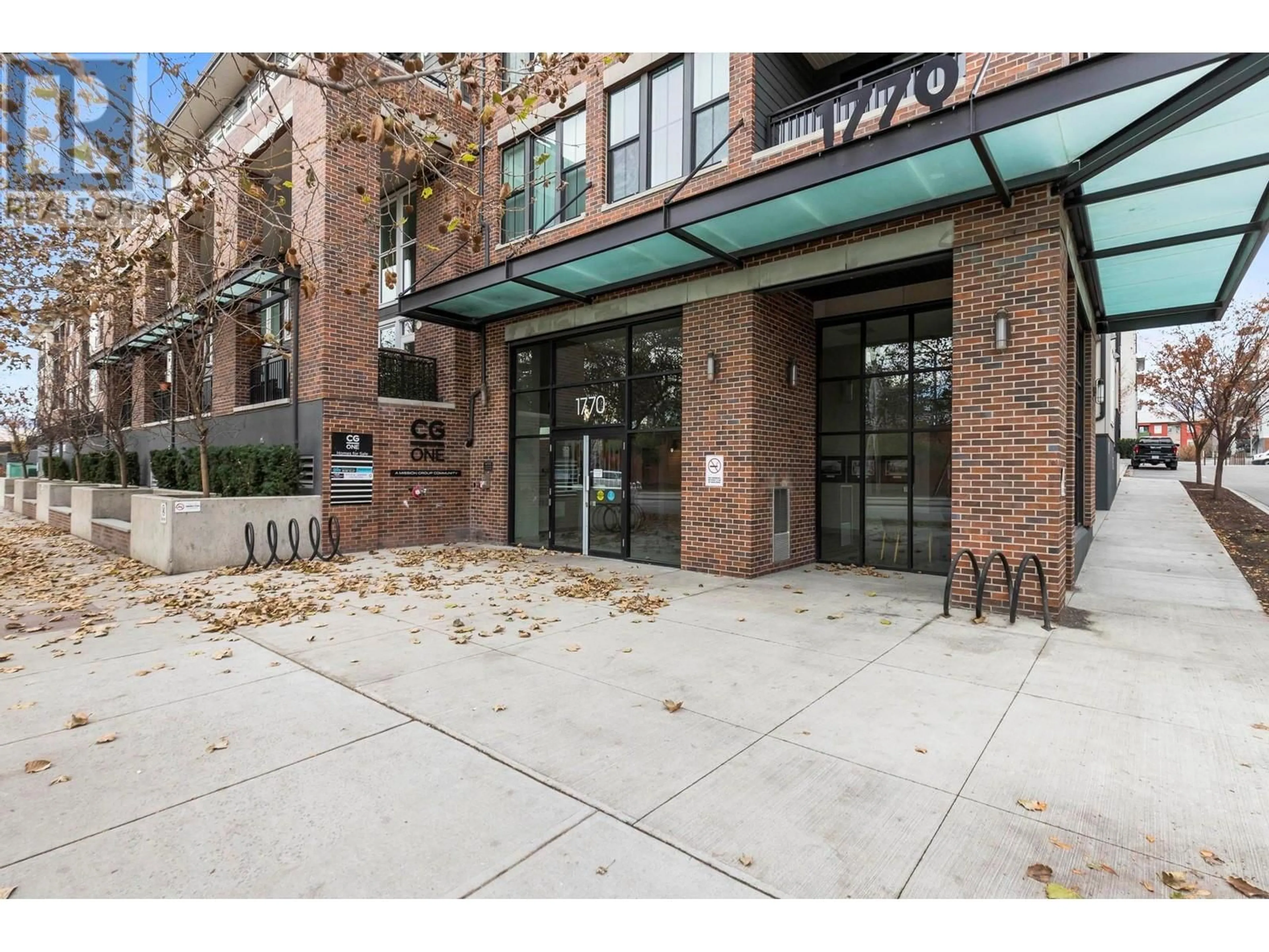 Indoor foyer for 206 - 1770 RICHTER STREET, Kelowna British Columbia V1Y0E6