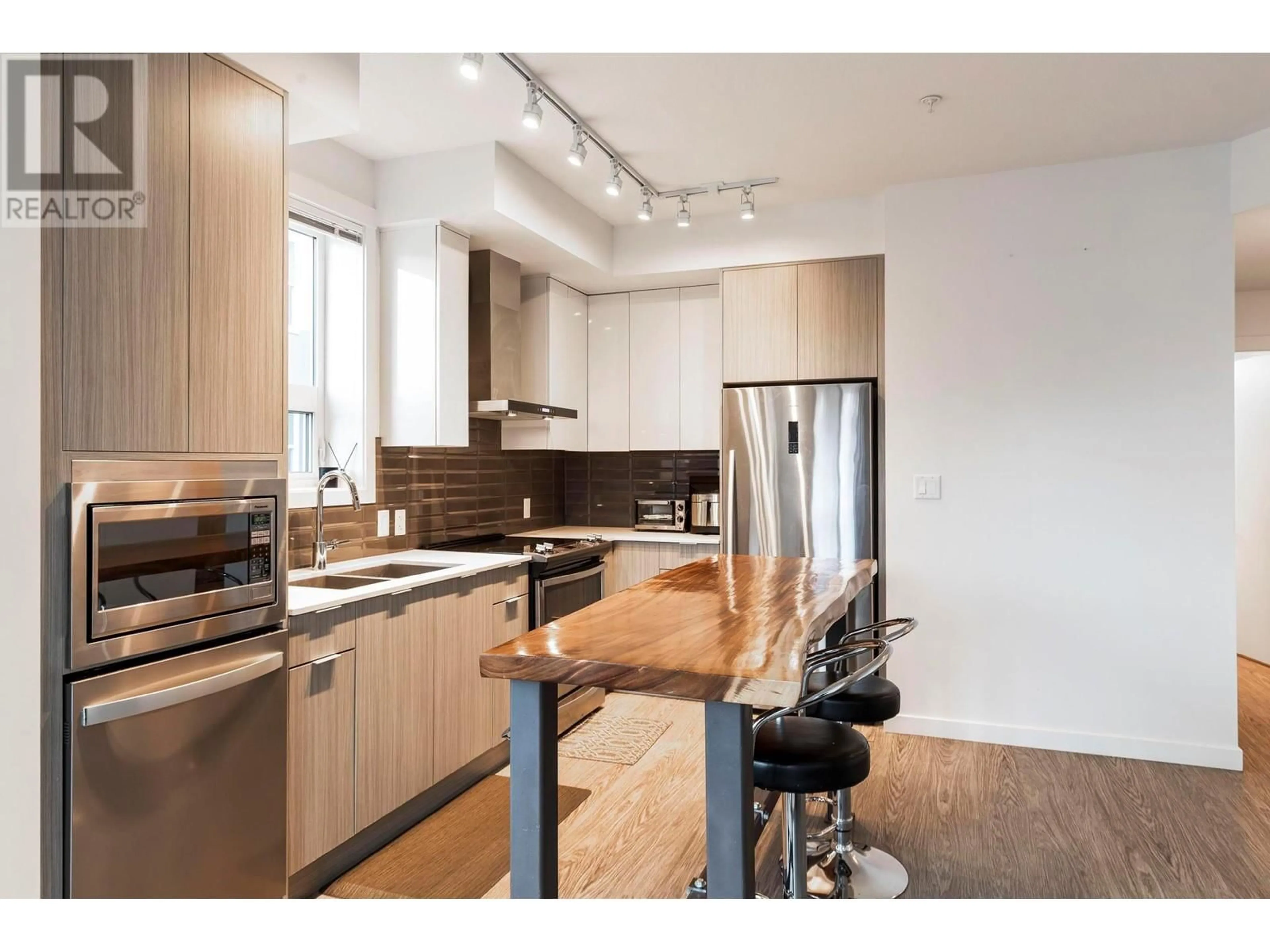 Open concept kitchen, wood/laminate floor for 206 - 1770 RICHTER STREET, Kelowna British Columbia V1Y0E6