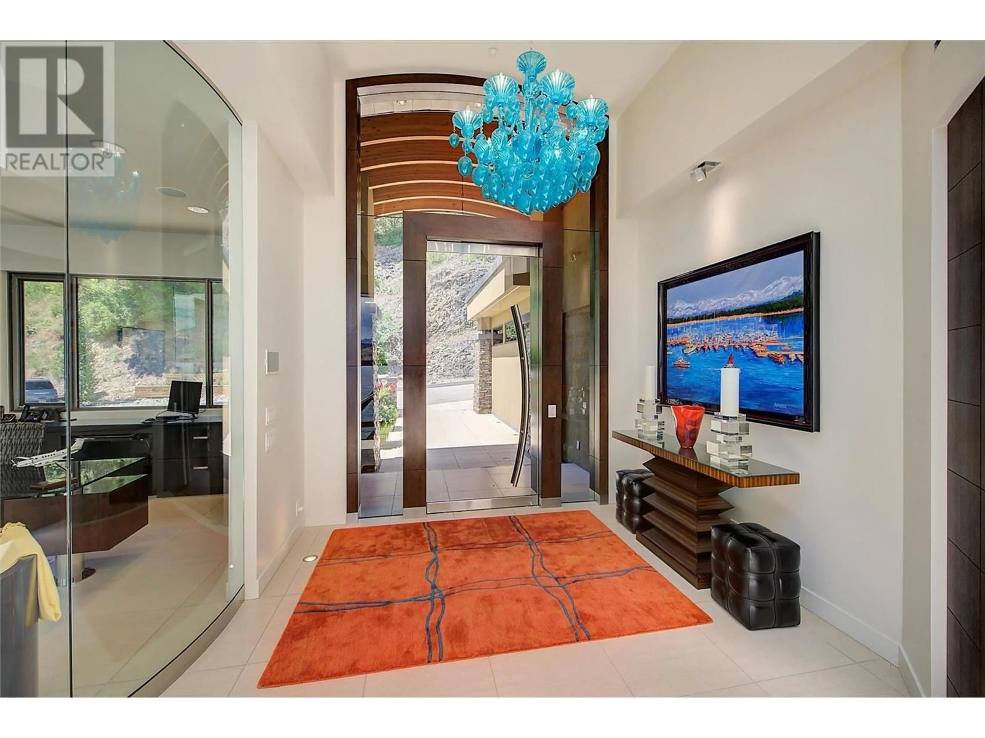 Indoor foyer for 6 - 901 WESTSIDE ROAD SOUTH, West Kelowna British Columbia V1Z3W9