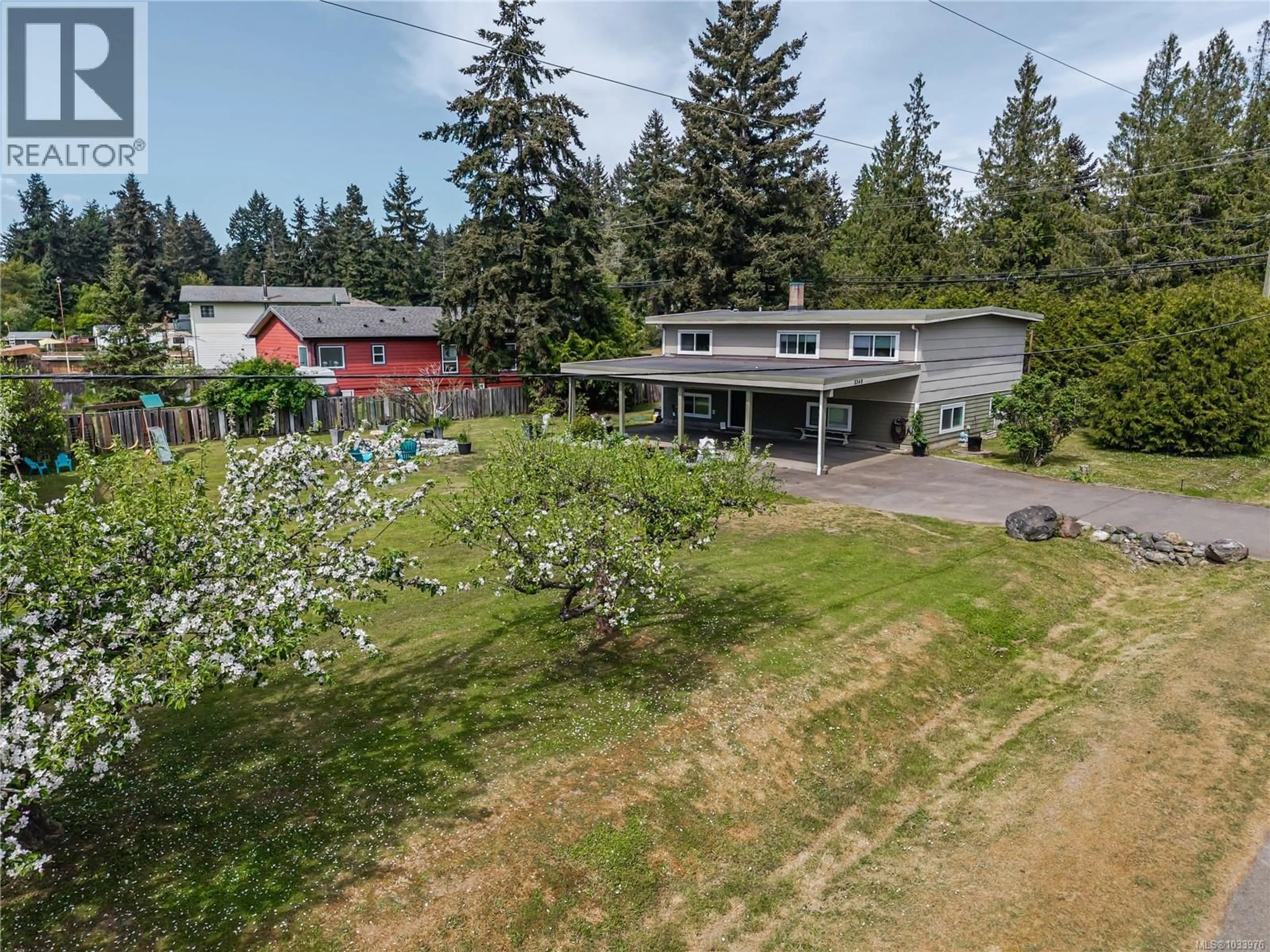 A pic from outside/outdoor area/front of a property/back of a property/a pic from drone, unknown for 2348 THOMAS PLACE, Nanaimo British Columbia V9X1W9