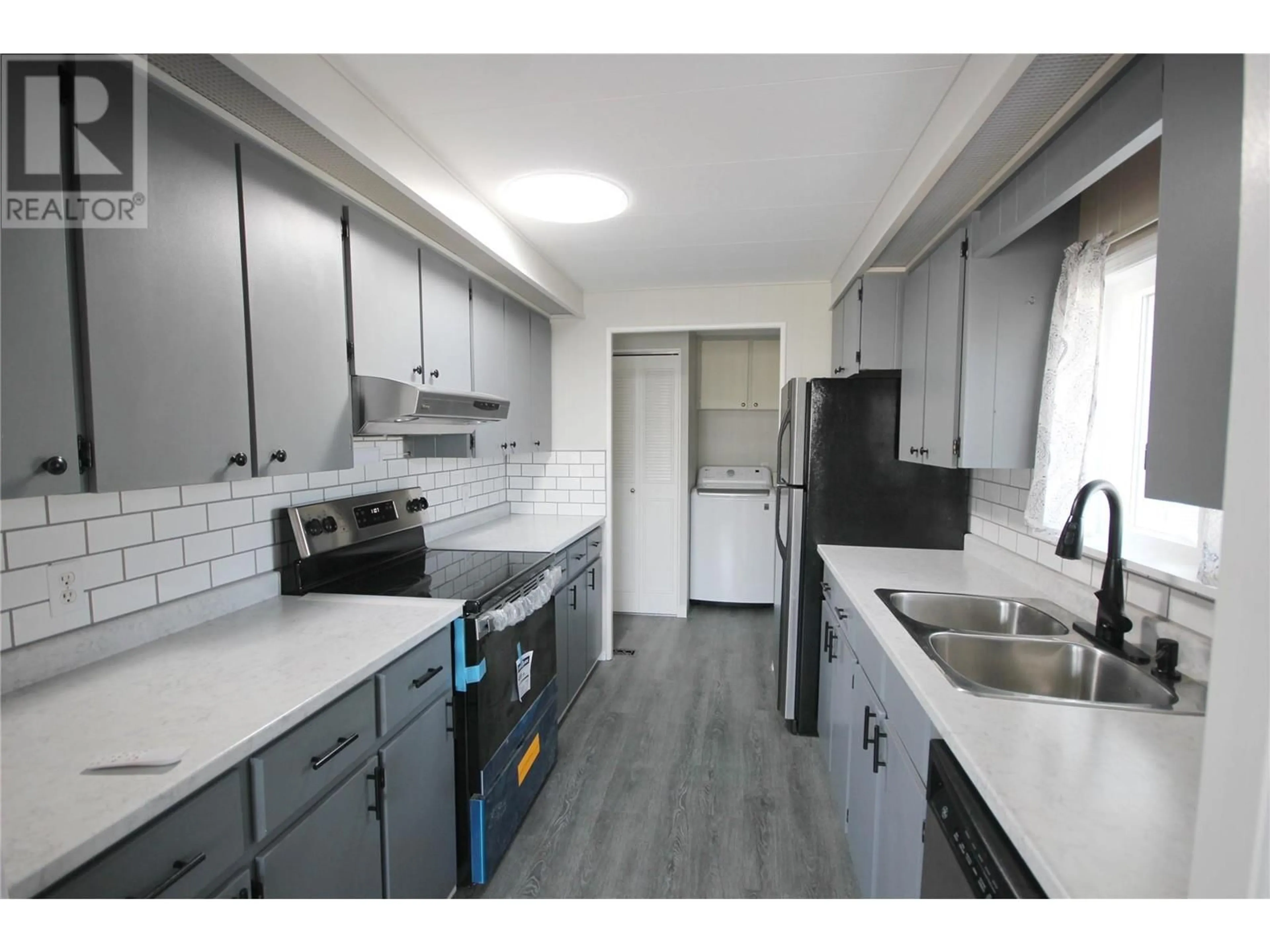 Standard kitchen, unknown for 7 - 321 YORKTON AVENUE, Penticton British Columbia V2A3V6