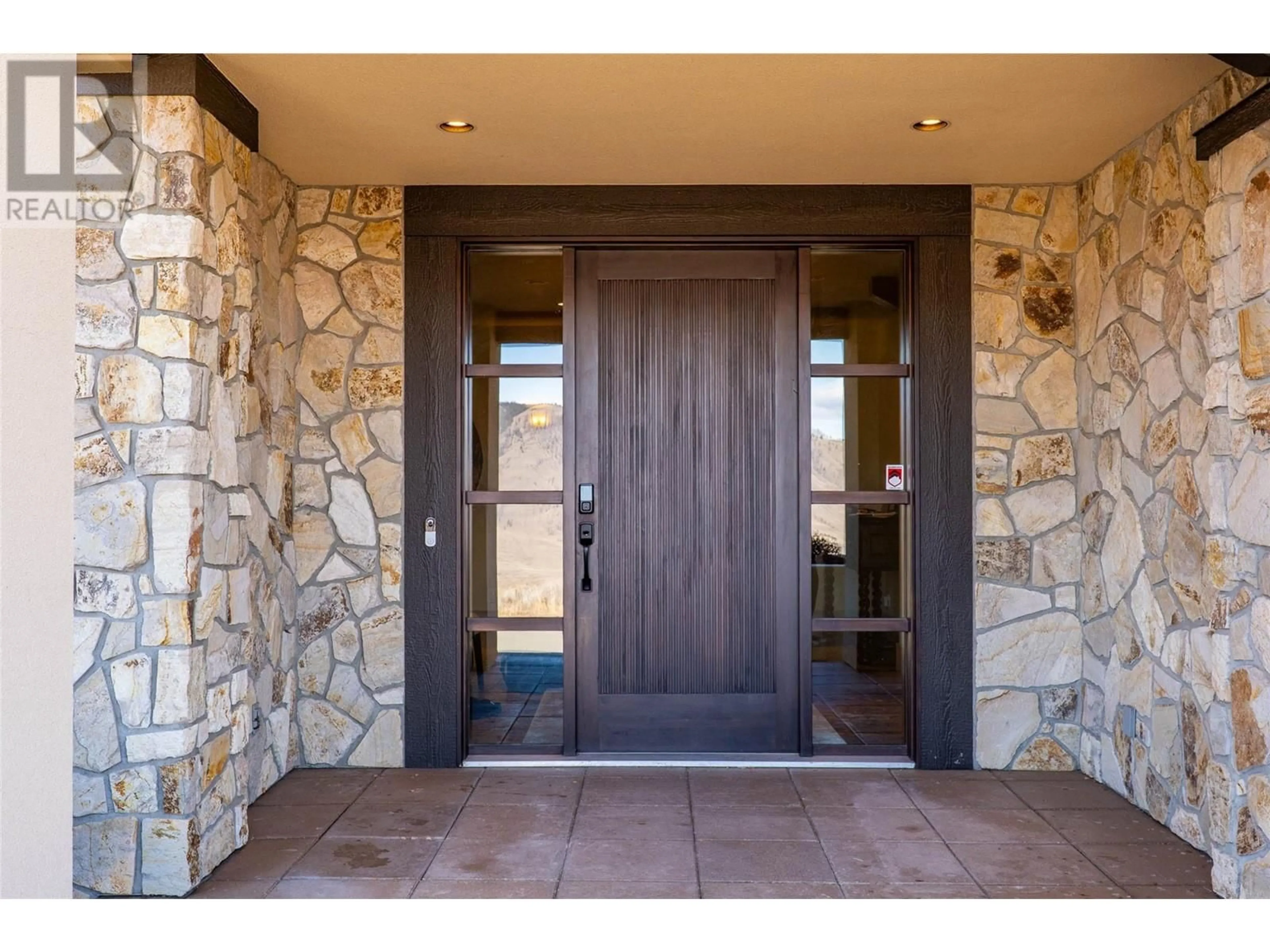 Indoor entryway for 1709 CHEAKAMUS DRIVE, Kamloops British Columbia V2E2T6