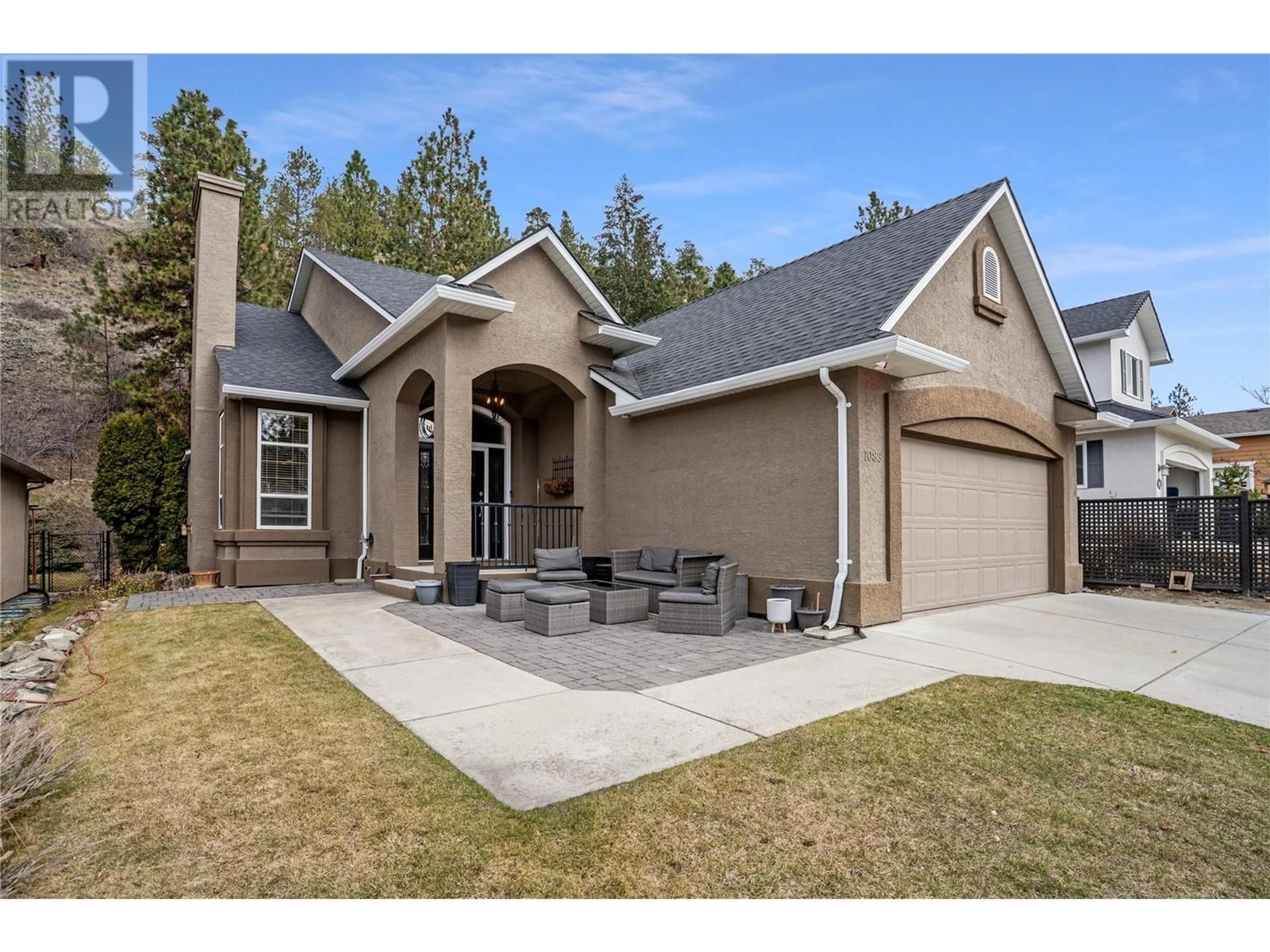 Home with vinyl exterior material, street for 1083 CHILCOTIN CRESCENT, Kelowna British Columbia V1V2L7