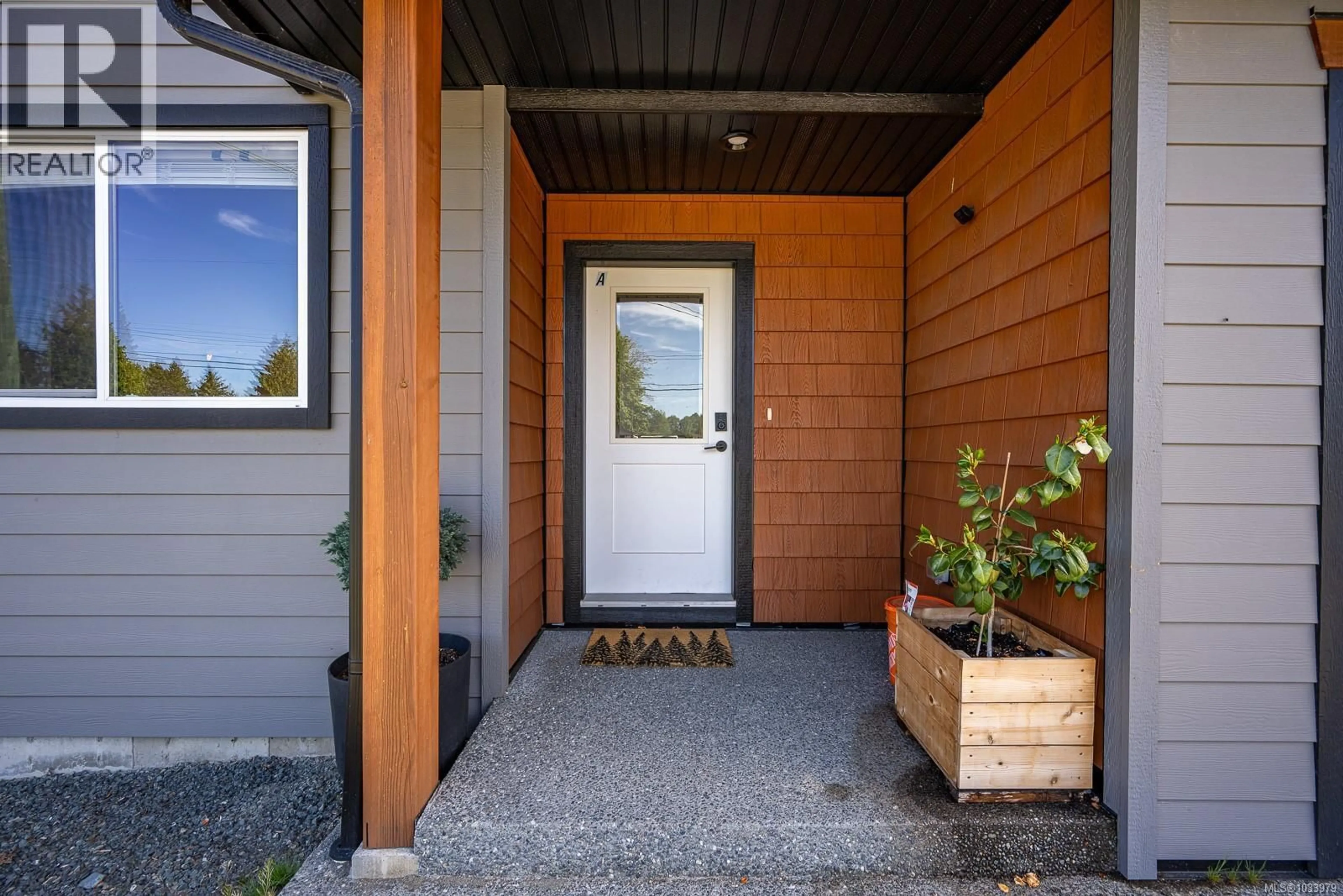 Indoor entryway for A - 2251 DALTON ROAD, Campbell River British Columbia V9W1H7