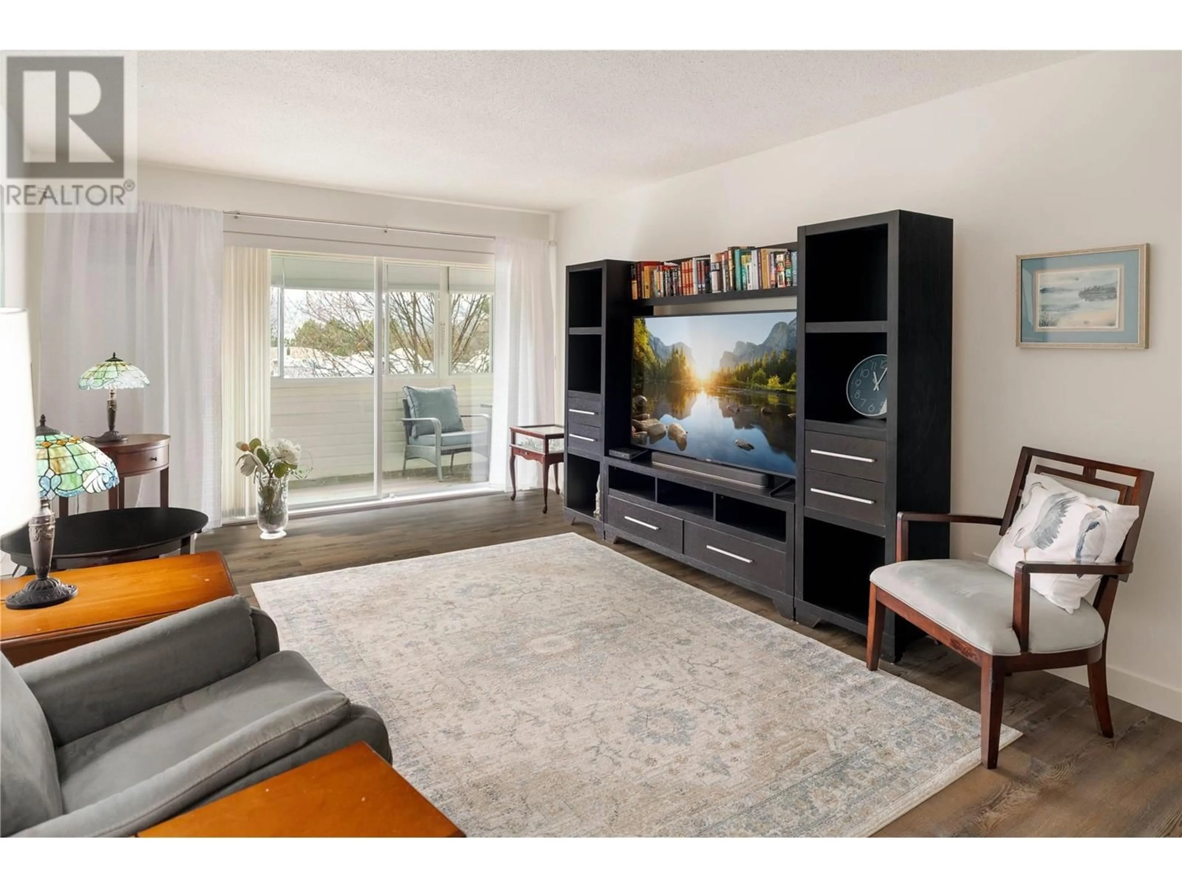 Living room with furniture, unknown for 405 - 240 HOLLYWOOD ROAD NORTH, Kelowna British Columbia V1X6Y9