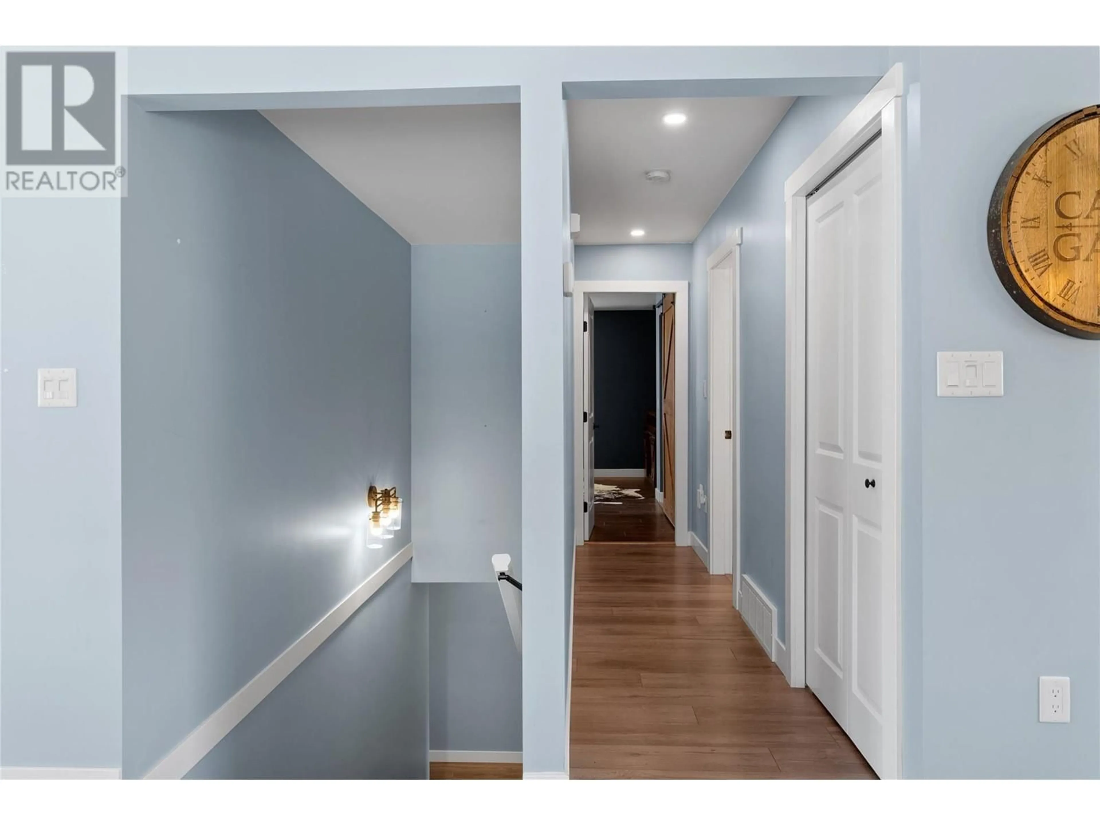 Indoor entryway for 1600 CHESTNUT AVENUE, Merritt British Columbia V1K0A9