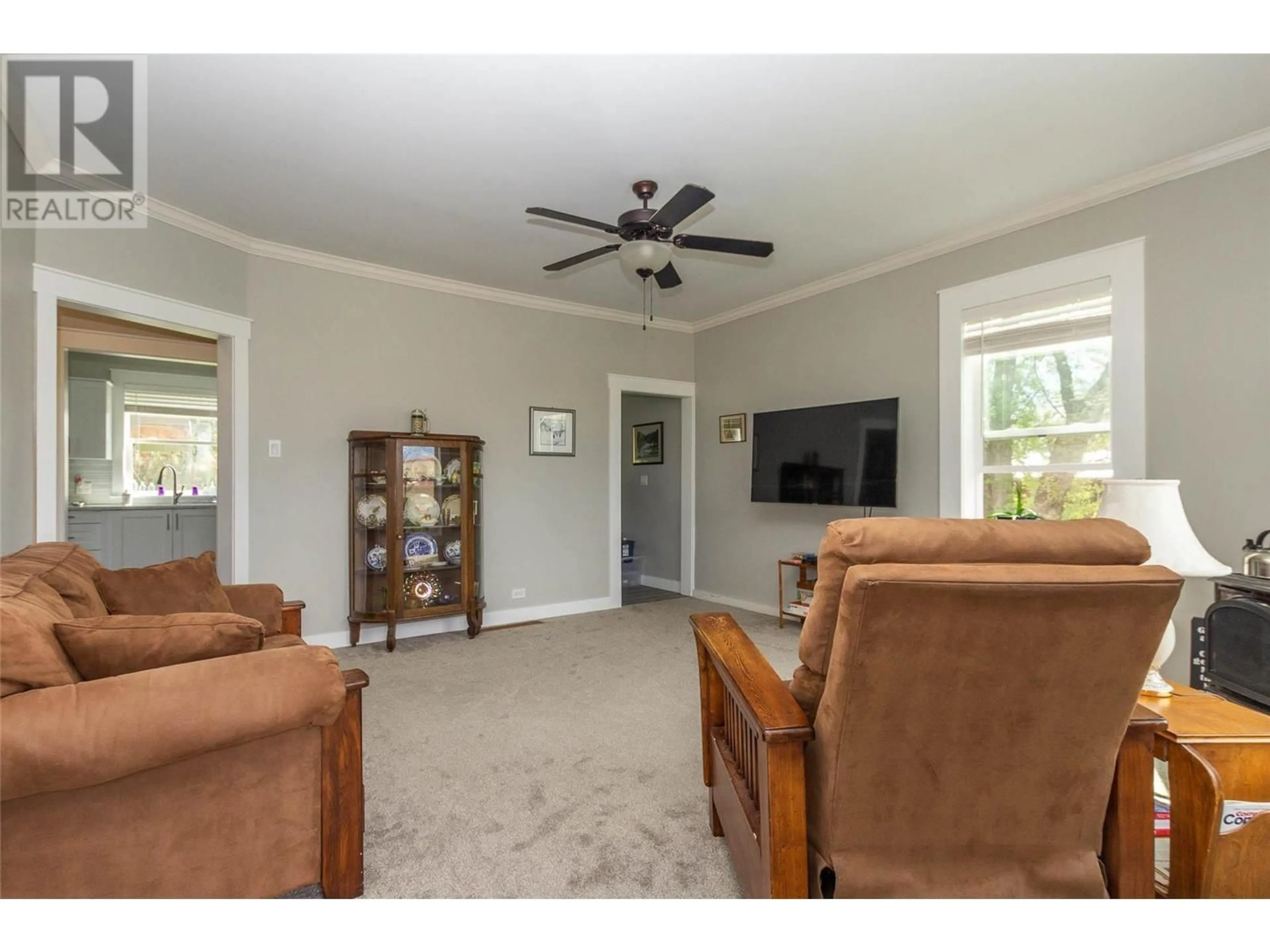 Living room with furniture, unknown for 710 10 STREET SOUTHWEST, Salmon Arm British Columbia V1E1T2