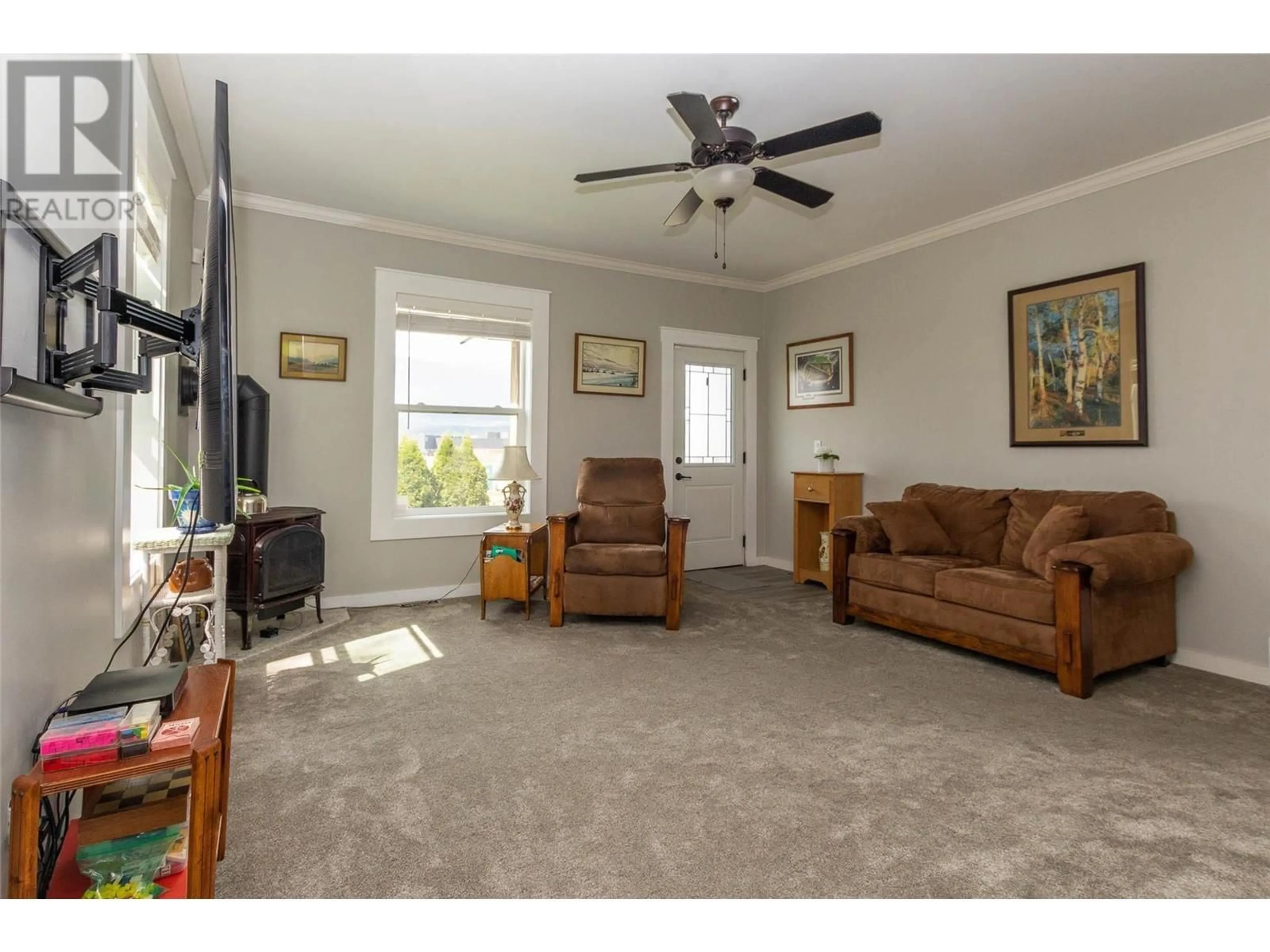 Living room with furniture, unknown for 710 10 STREET SOUTHWEST, Salmon Arm British Columbia V1E1T2
