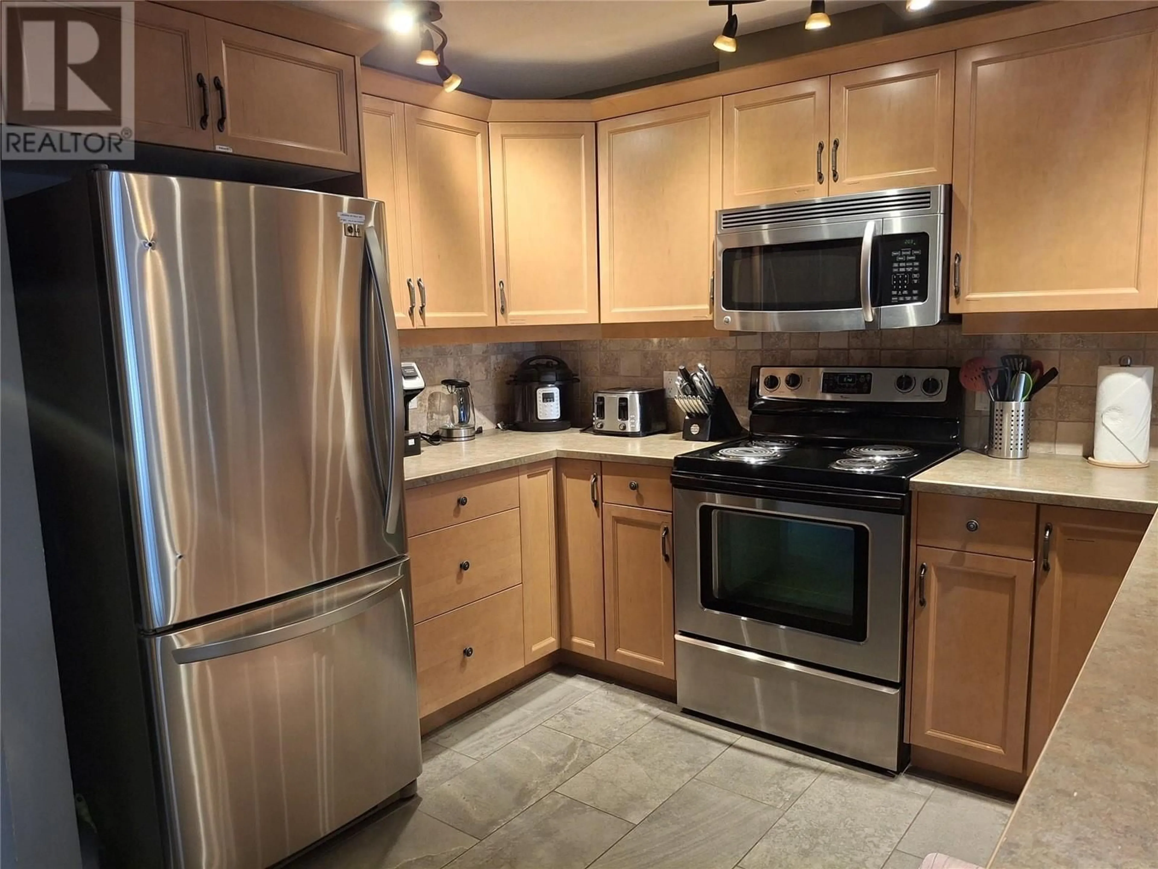 Standard kitchen, ceramic/tile floor for 29 - 1134 PINE GROVE ROAD, Scotch Creek British Columbia V0E1M5