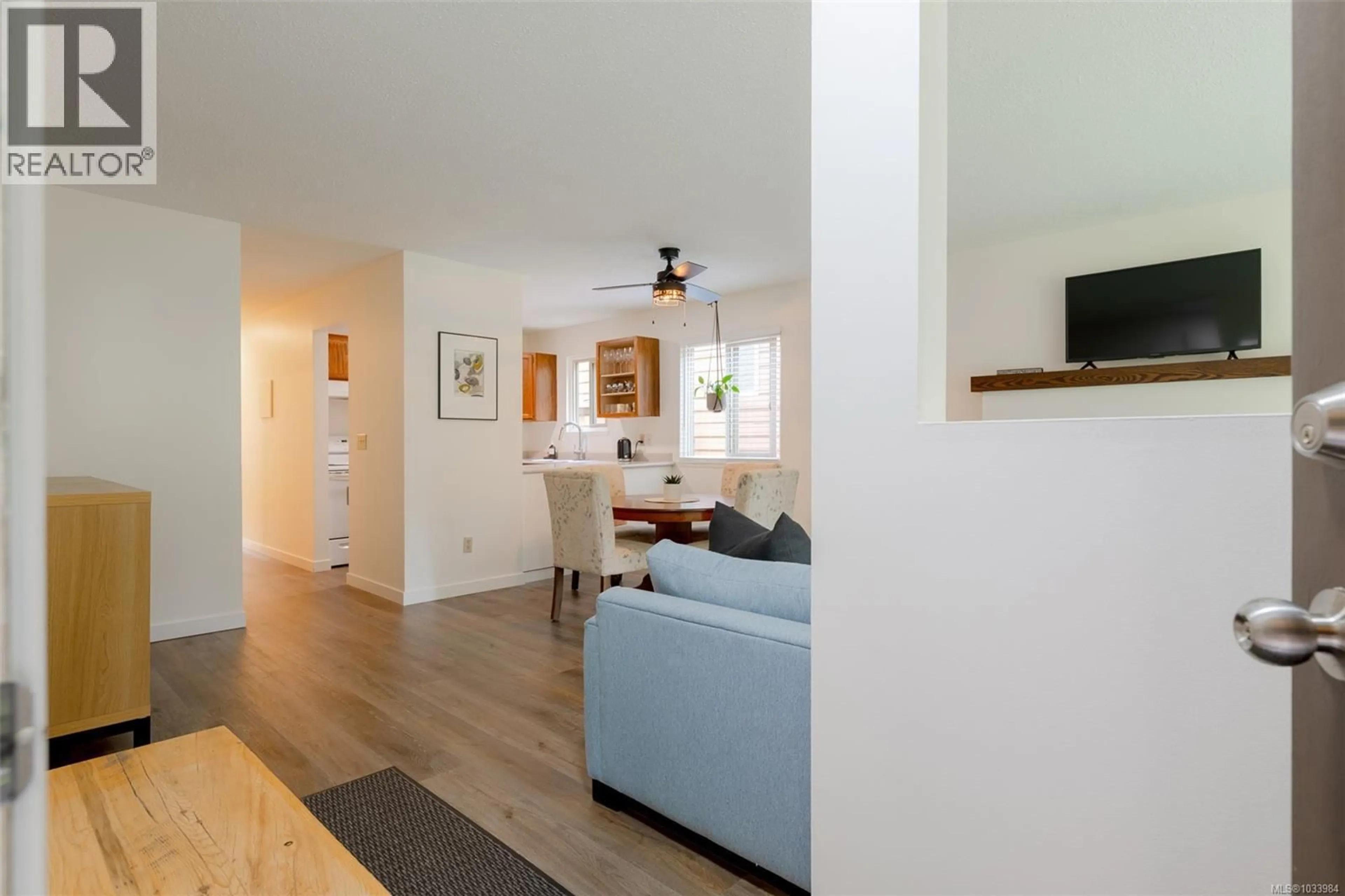 Living room with furniture, wood/laminate floor for 3772 ARGYLE WAY, Port Alberni British Columbia V9Y8A6
