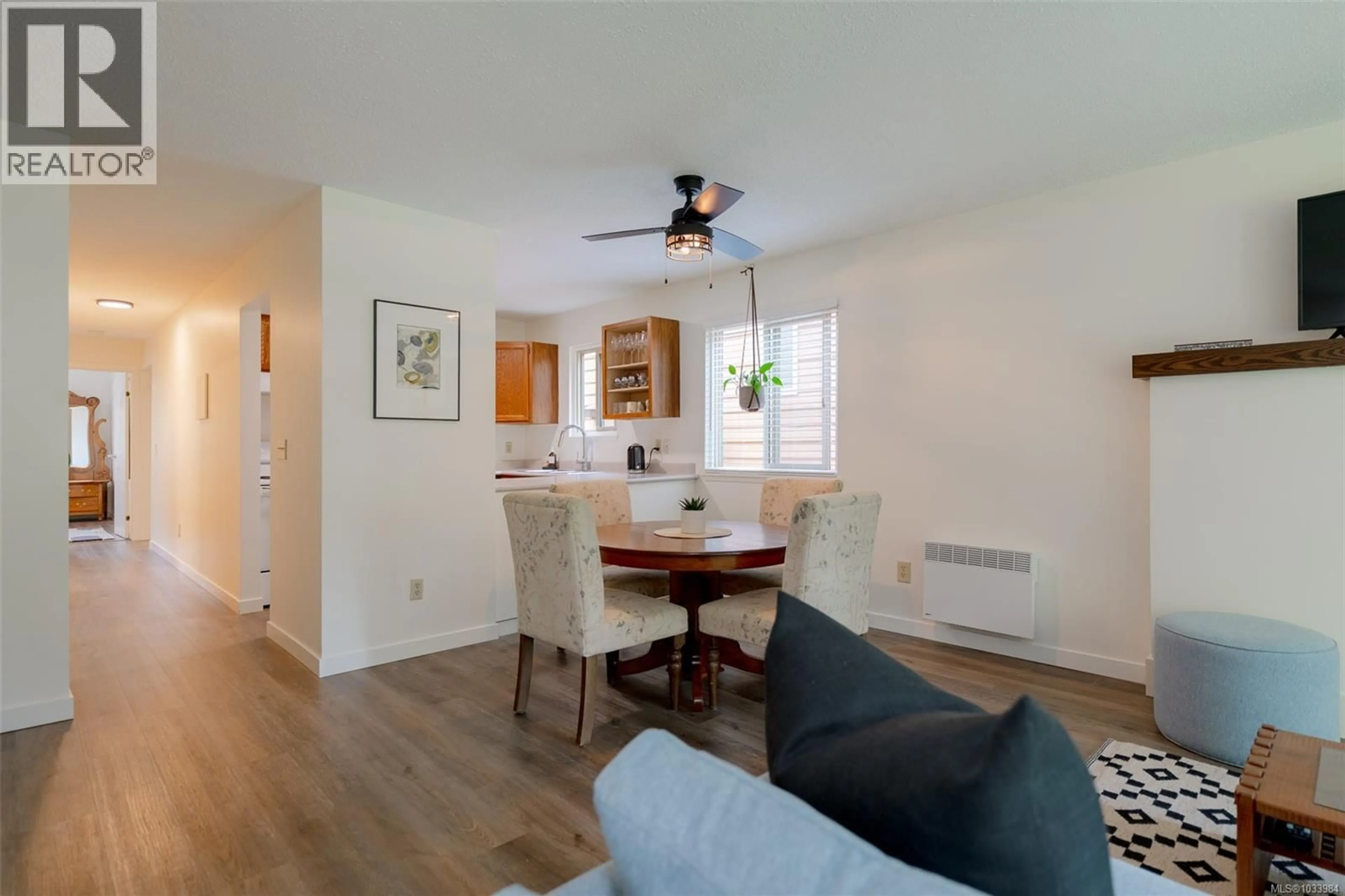 Living room with furniture, wood/laminate floor for 3772 ARGYLE WAY, Port Alberni British Columbia V9Y8A6