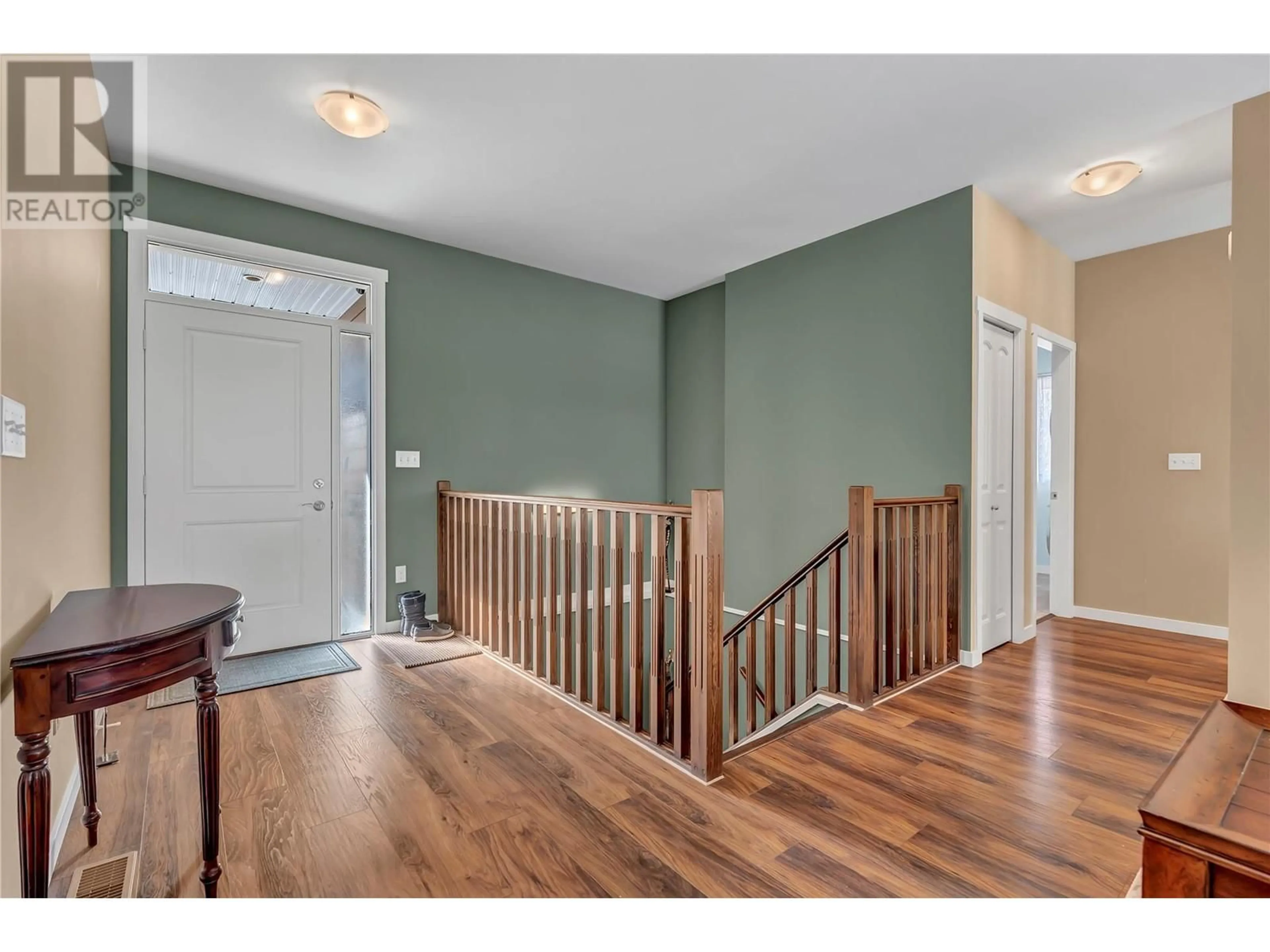 Indoor entryway for 112 - 4400 MCLEAN CREEK ROAD, Okanagan Falls British Columbia V0H1R6