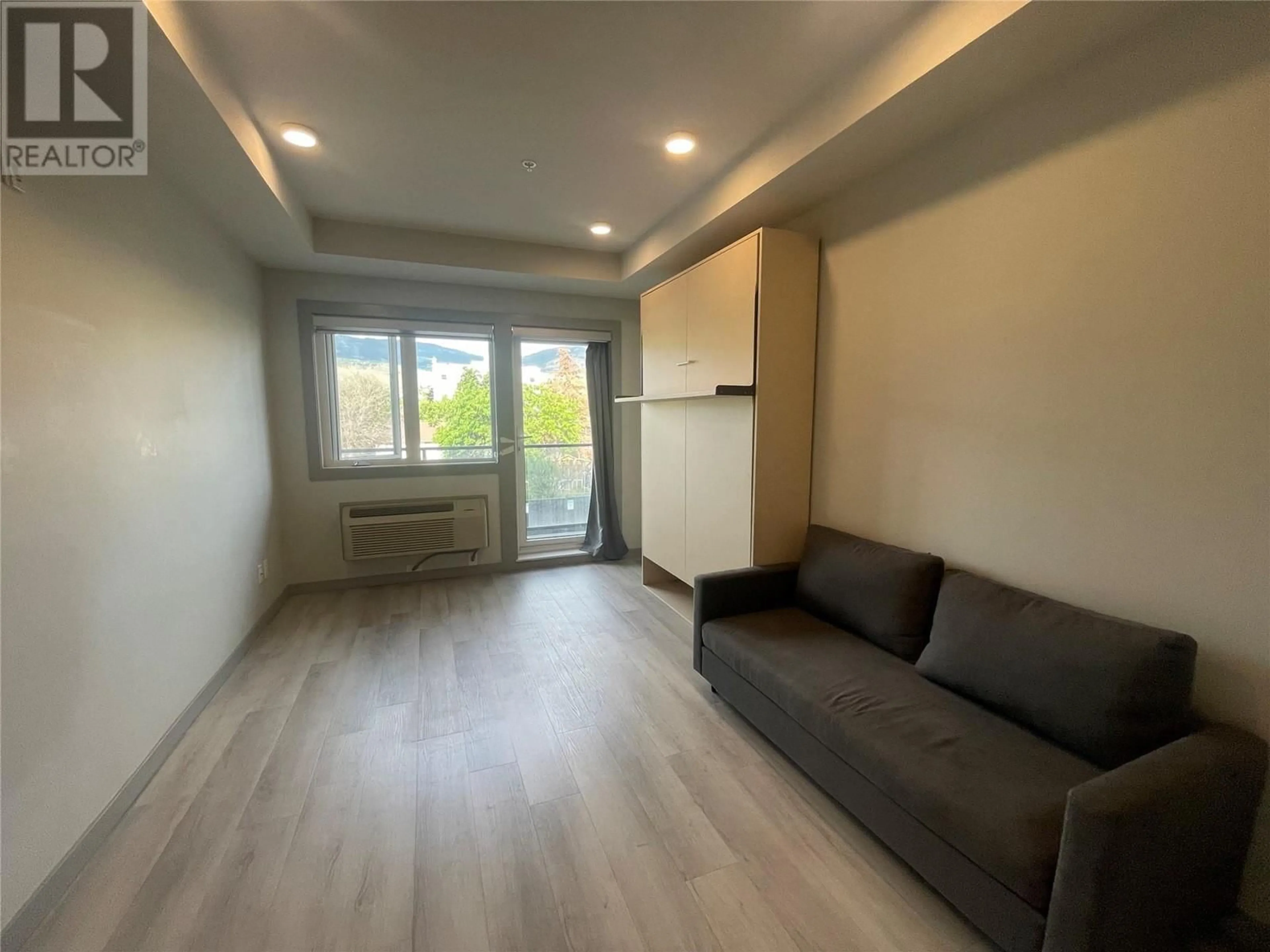A pic of a room for 323 - 345 DOUGALL ROAD NORTH, Kelowna British Columbia V1X0A8