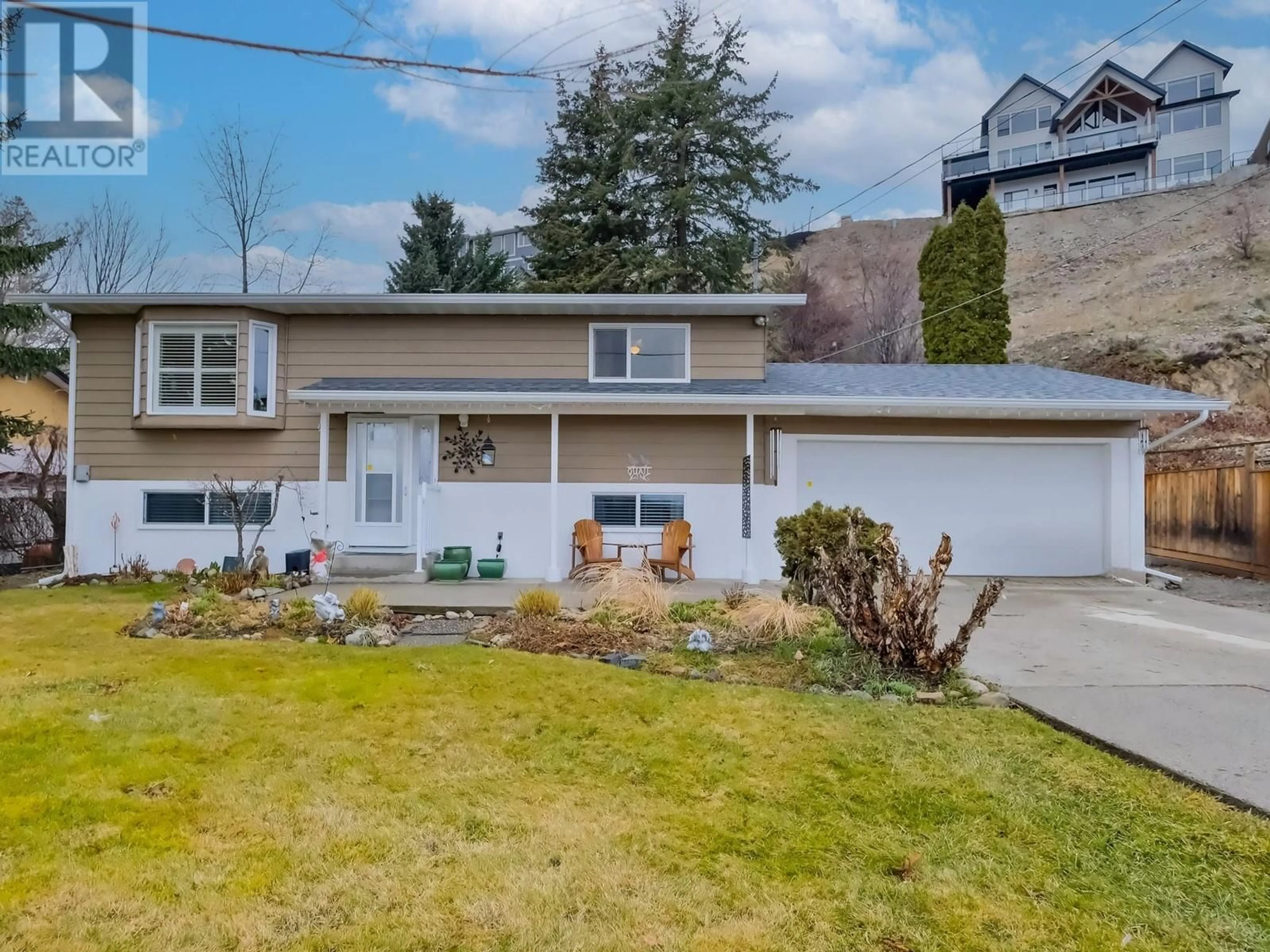 Home with vinyl exterior material, unknown for 5882 VICTORIA STREET, Peachland British Columbia V0X1X4