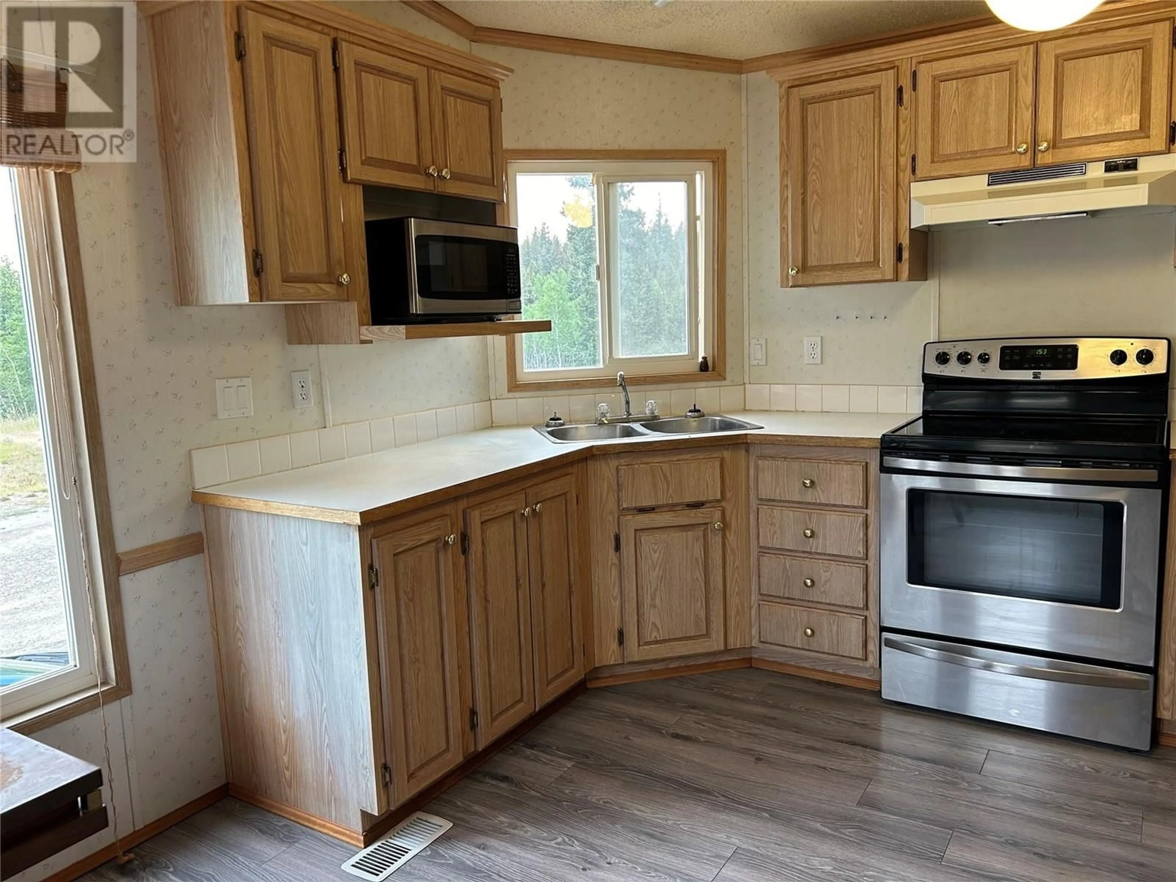 Standard kitchen, wood/laminate floor for 5 - 4980 LANDON ROAD, Ashcroft British Columbia V0K1A0