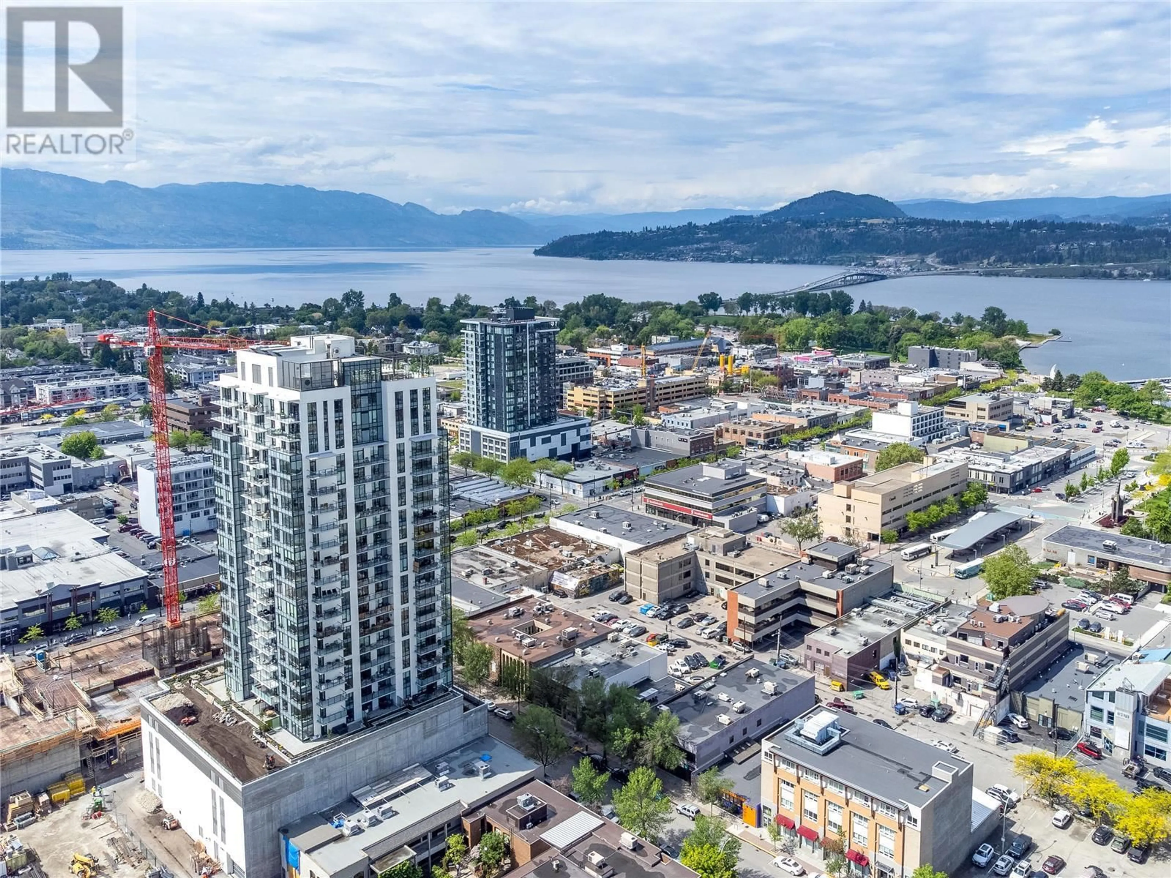 A pic from outside/outdoor area/front of a property/back of a property/a pic from drone, city buildings view from balcony for 1508 - 1471 ST PAUL STREET, Kelowna British Columbia V1Y2E4