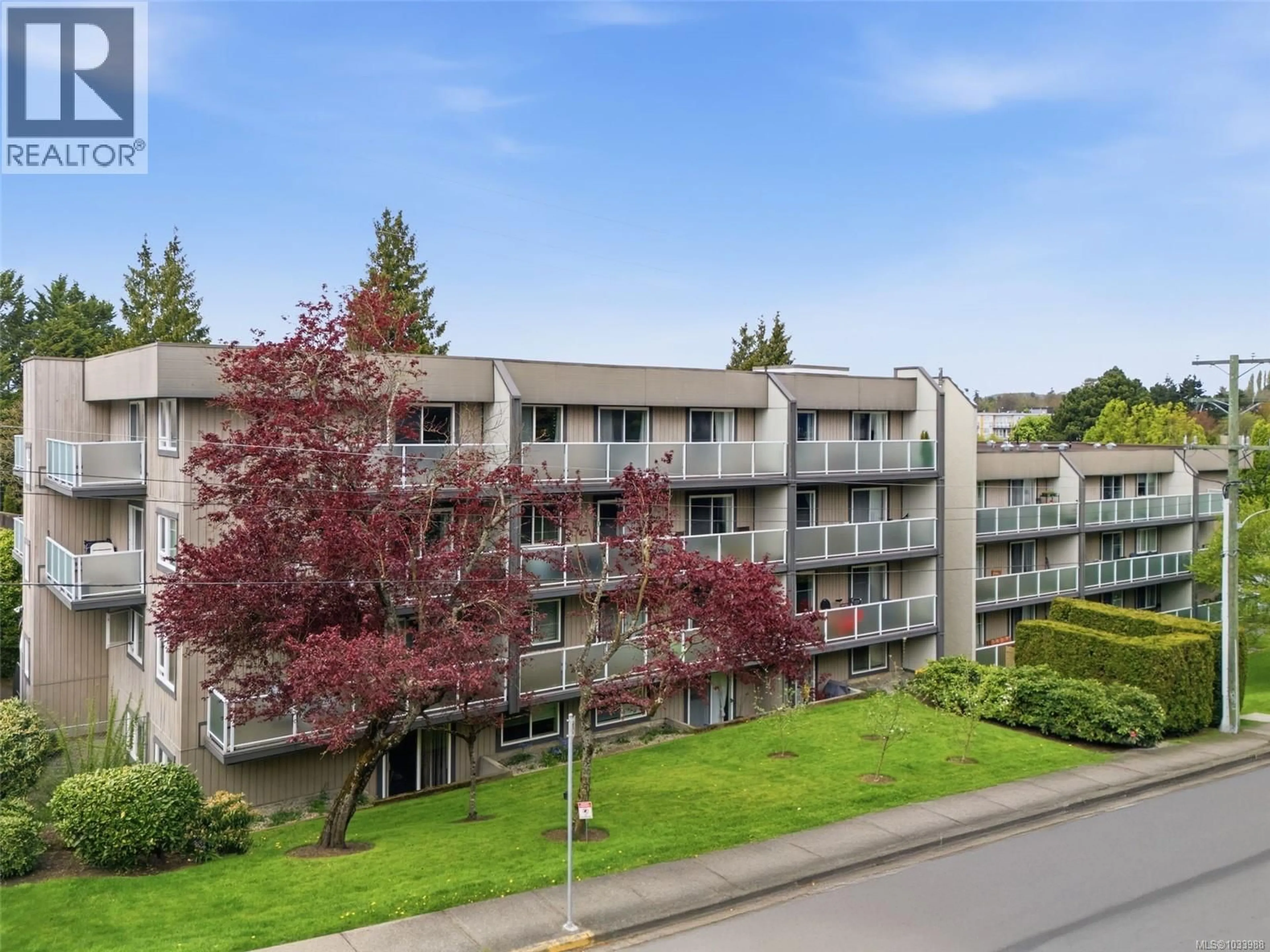 A pic from outside/outdoor area/front of a property/back of a property/a pic from drone, mountain view for 401 - 3252 GLASGOW AVENUE, Saanich British Columbia V8X1M2