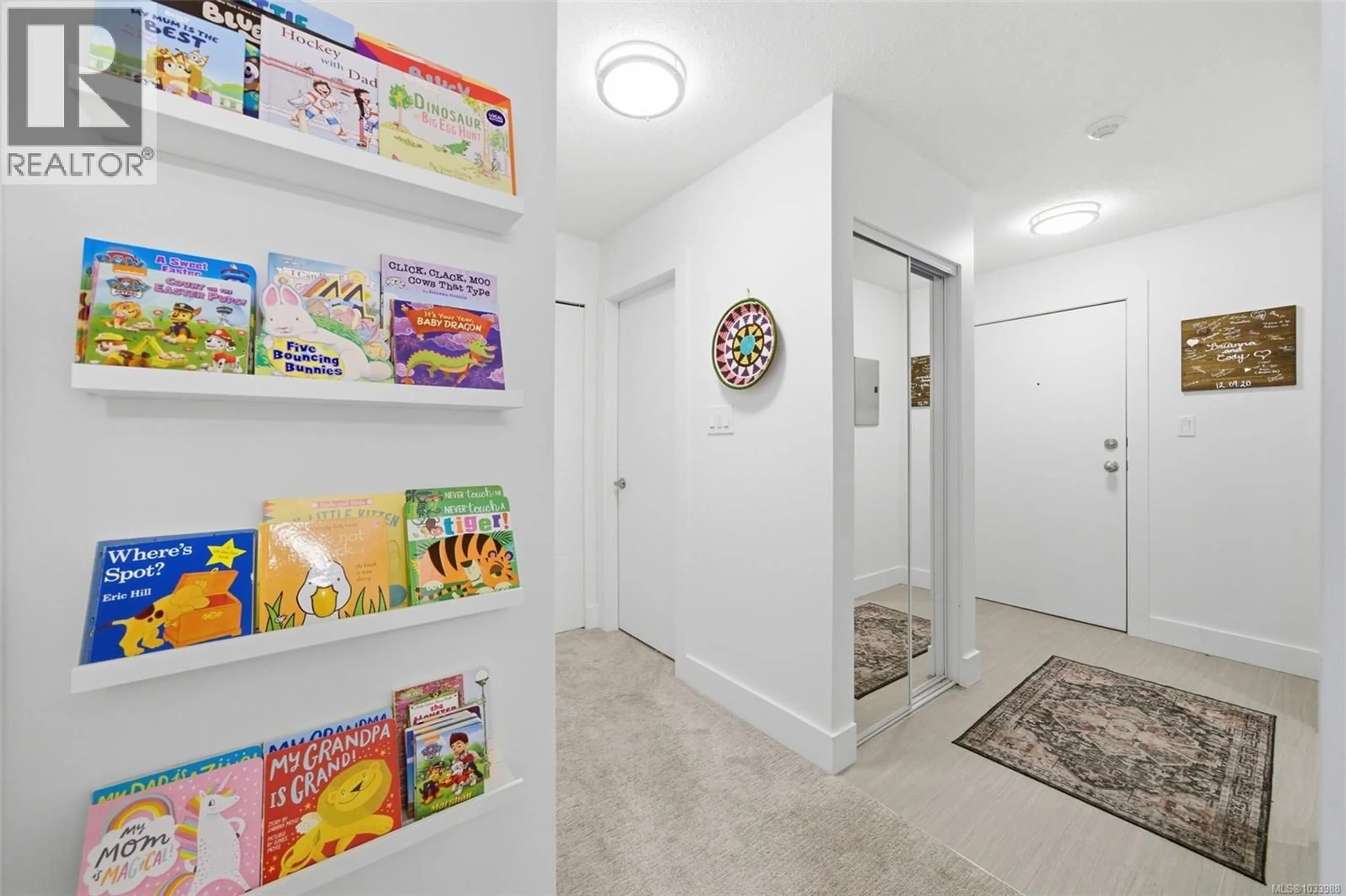 Indoor entryway for 401 - 3252 GLASGOW AVENUE, Saanich British Columbia V8X1M2