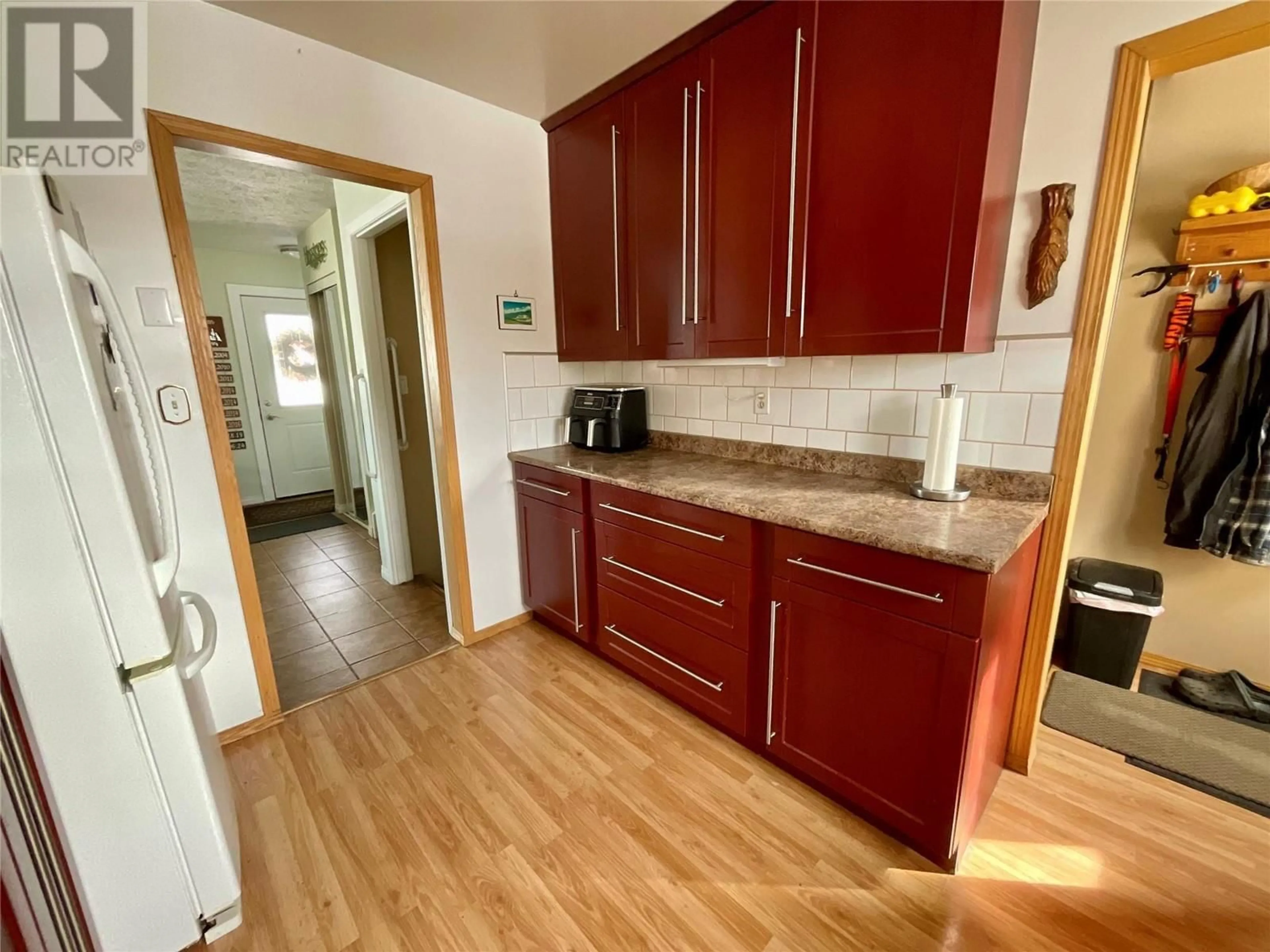 Standard kitchen, unknown for 319 PEACE RIVER CRESCENT, Tumbler Ridge British Columbia V0C2W0