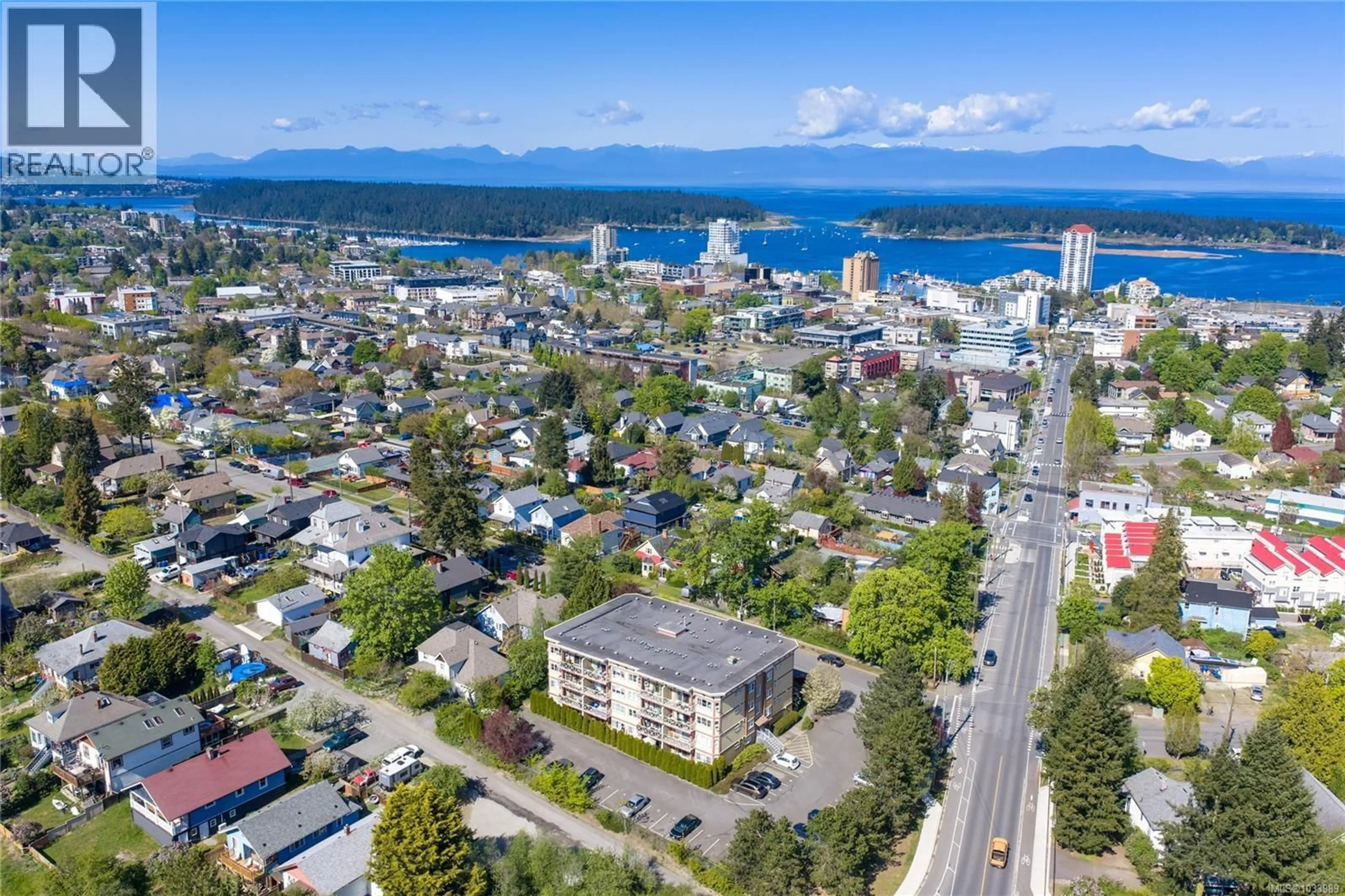 A pic from outside/outdoor area/front of a property/back of a property/a pic from drone, unknown for 101 - 481 KENNEDY STREET, Nanaimo British Columbia V9R2J4