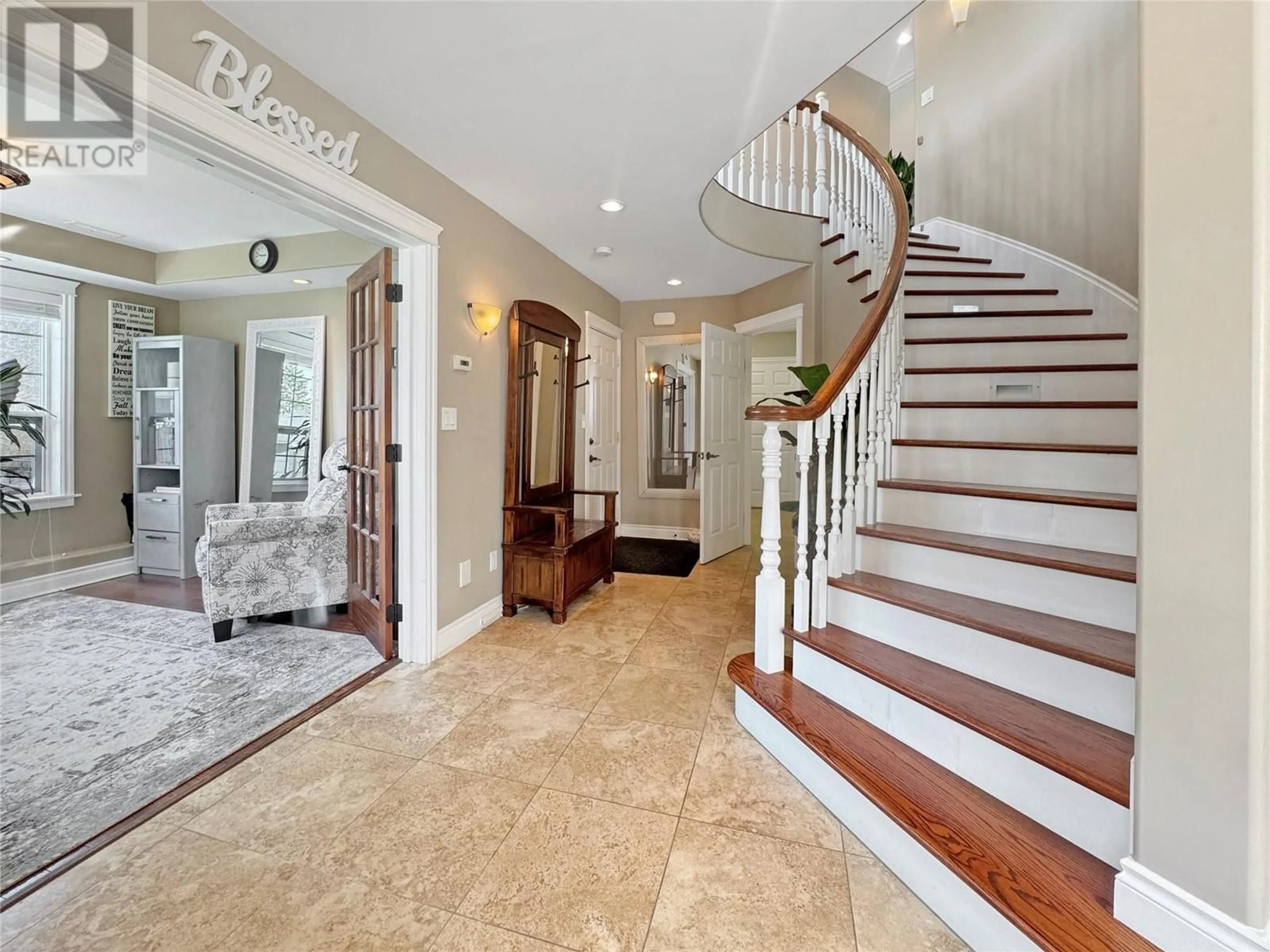 Indoor foyer for 1648 MT PYRAMID CRESCENT, Cranbrook British Columbia V1C6N6