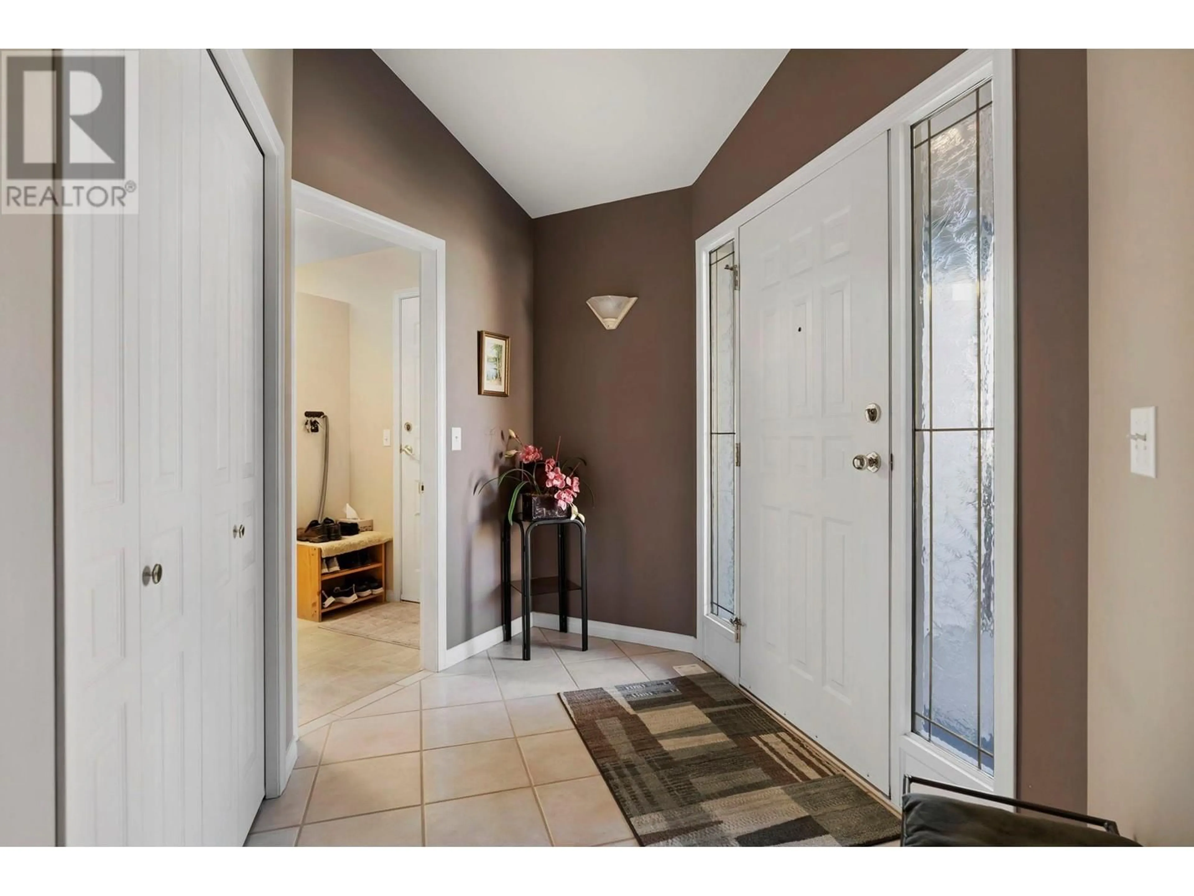 Indoor entryway for 355 - 550 YATES ROAD, Kelowna British Columbia V1V1Z4
