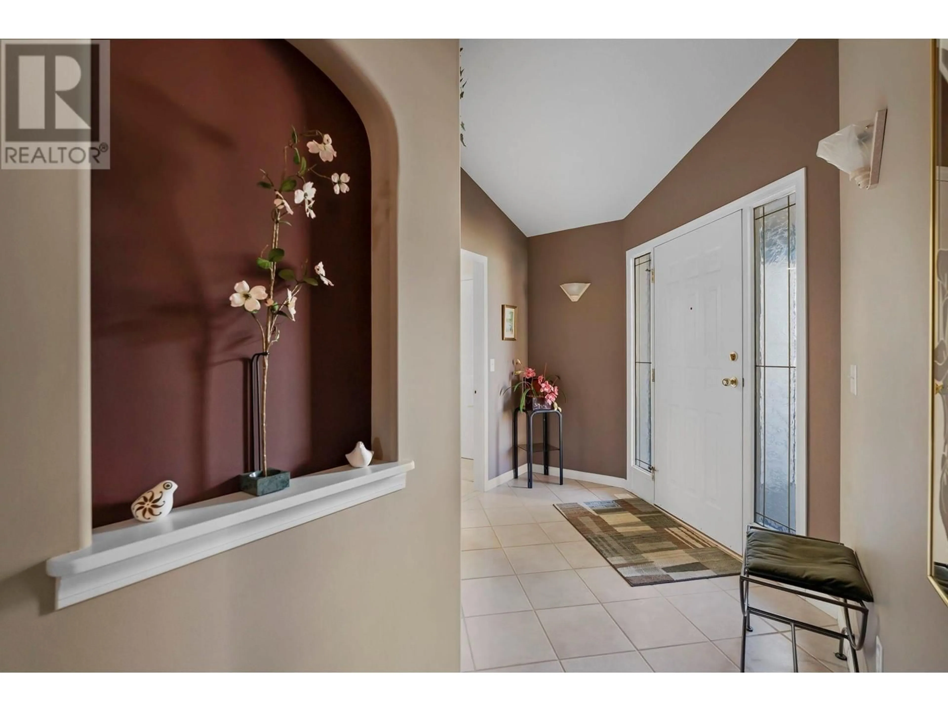 Indoor entryway for 355 - 550 YATES ROAD, Kelowna British Columbia V1V1Z4