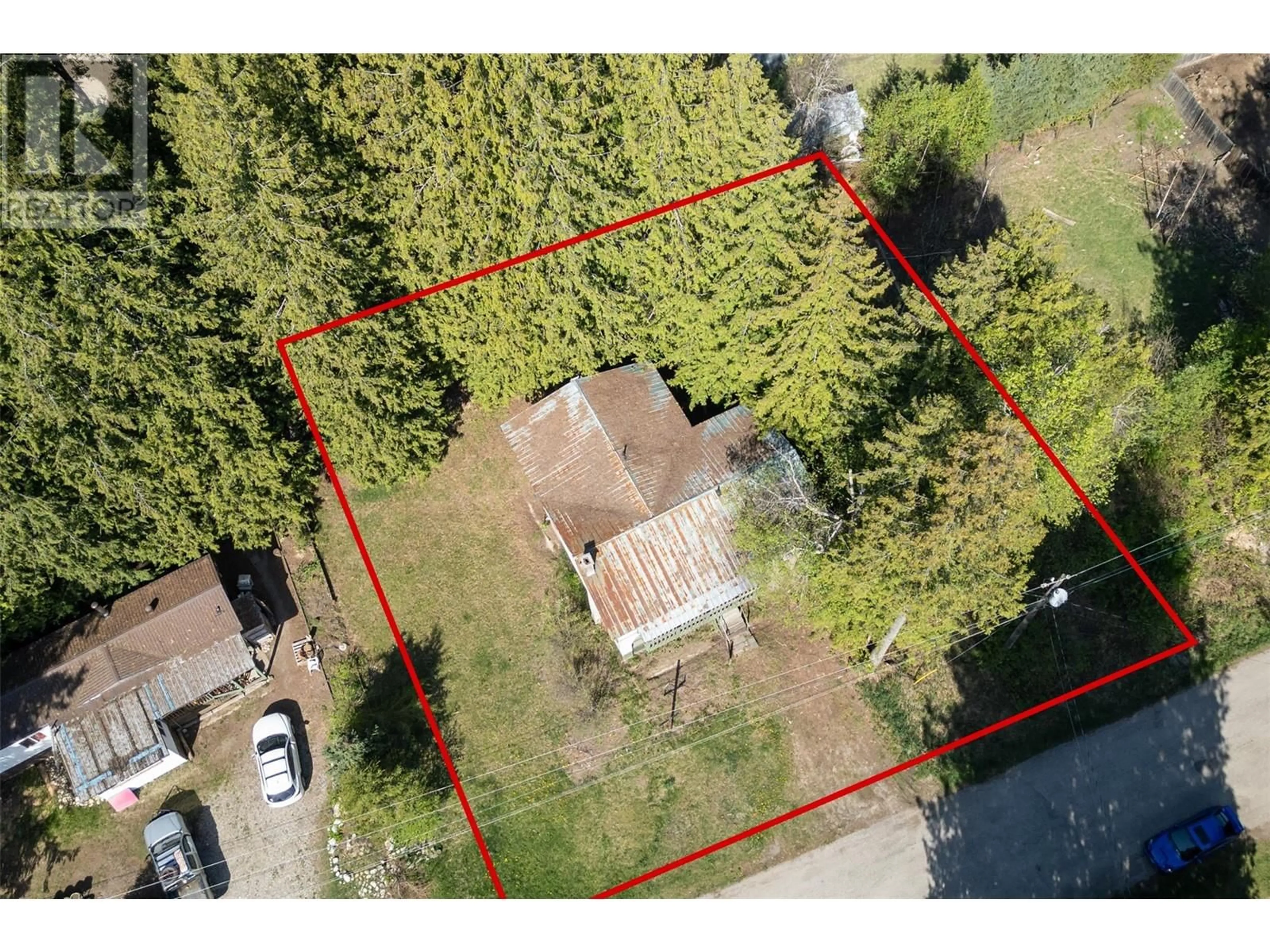 A pic from outside/outdoor area/front of a property/back of a property/a pic from drone, street for 941 PIGEON ROAD, Revelstoke British Columbia V0E3K0