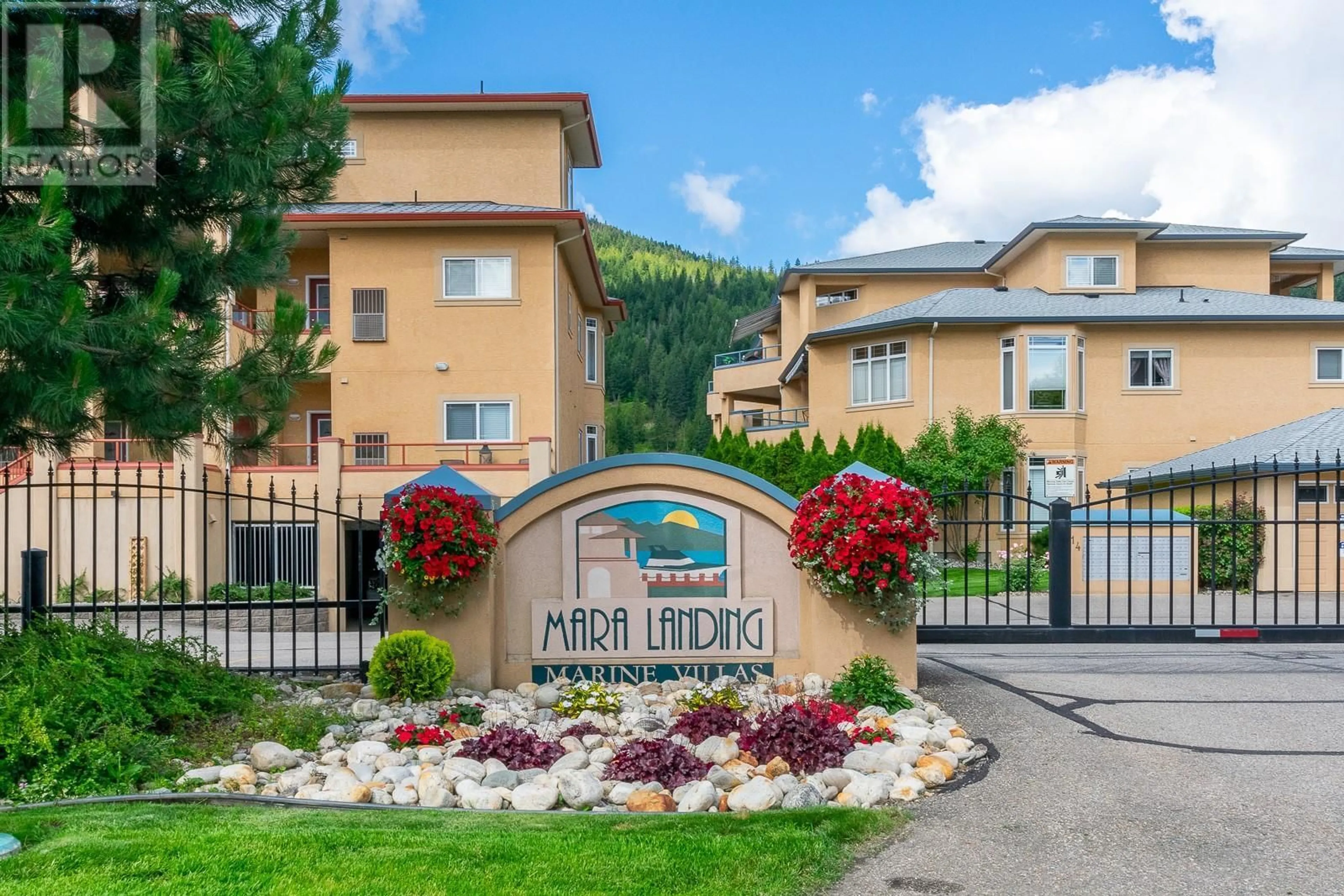 Patio, mountain view for 32 - 714 RIVERSIDE AVENUE, Sicamous British Columbia V0E2V1