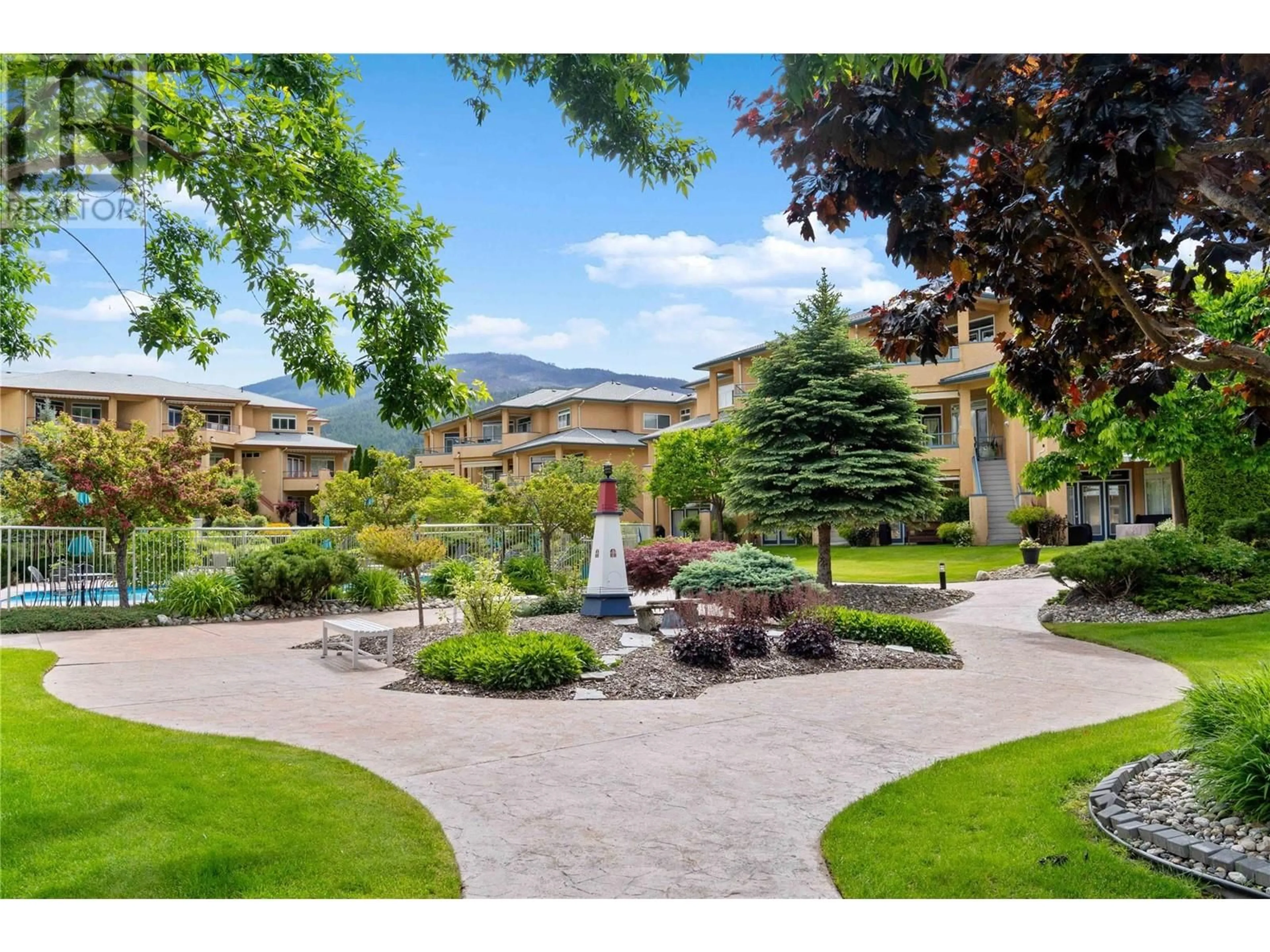 Patio, mountain view for 32 - 714 RIVERSIDE AVENUE, Sicamous British Columbia V0E2V1