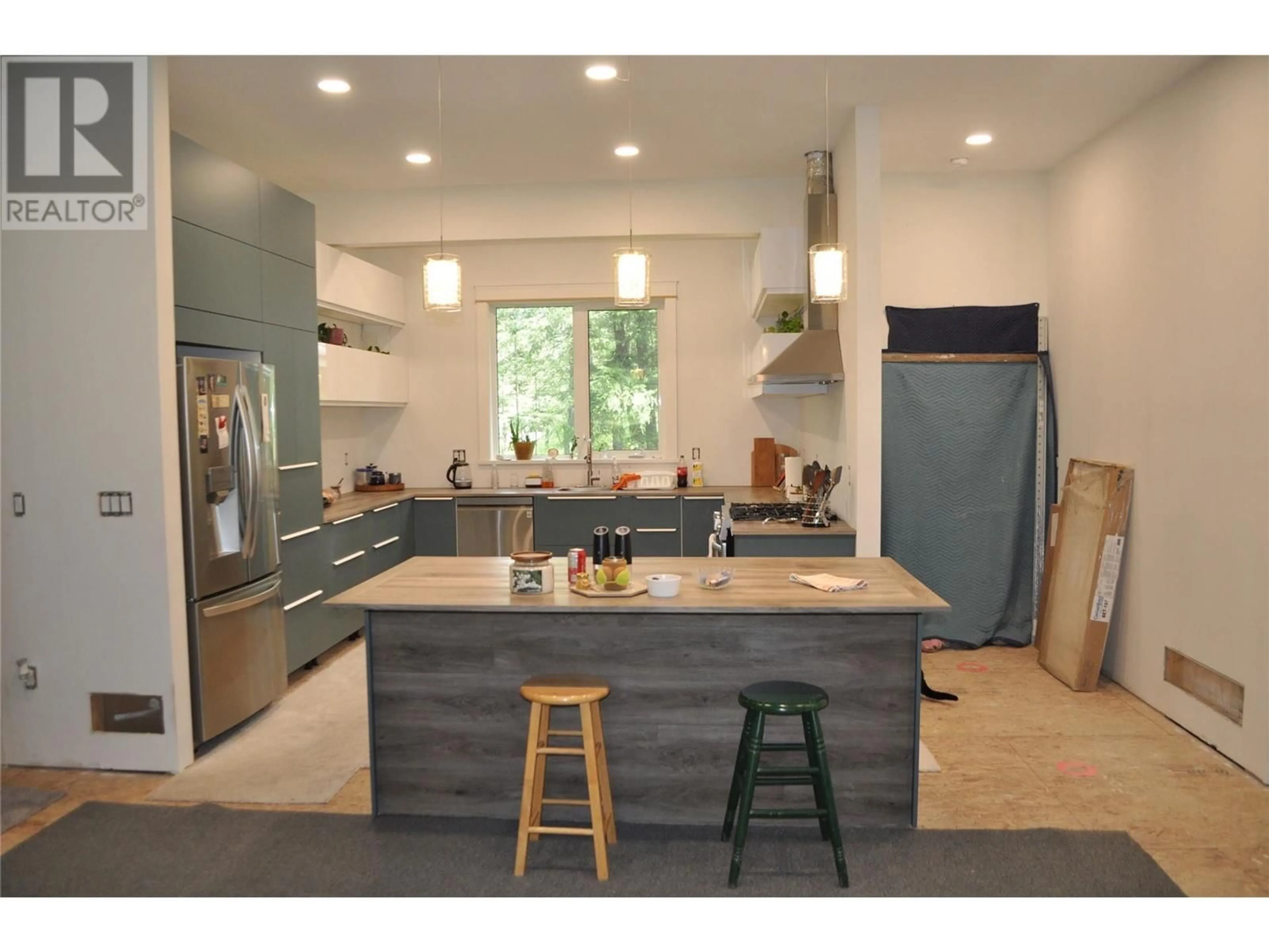 Open concept kitchen, unknown for 1157 HIGHWAY 6 HIGHWAY EAST, Cherryville British Columbia V0E2G1