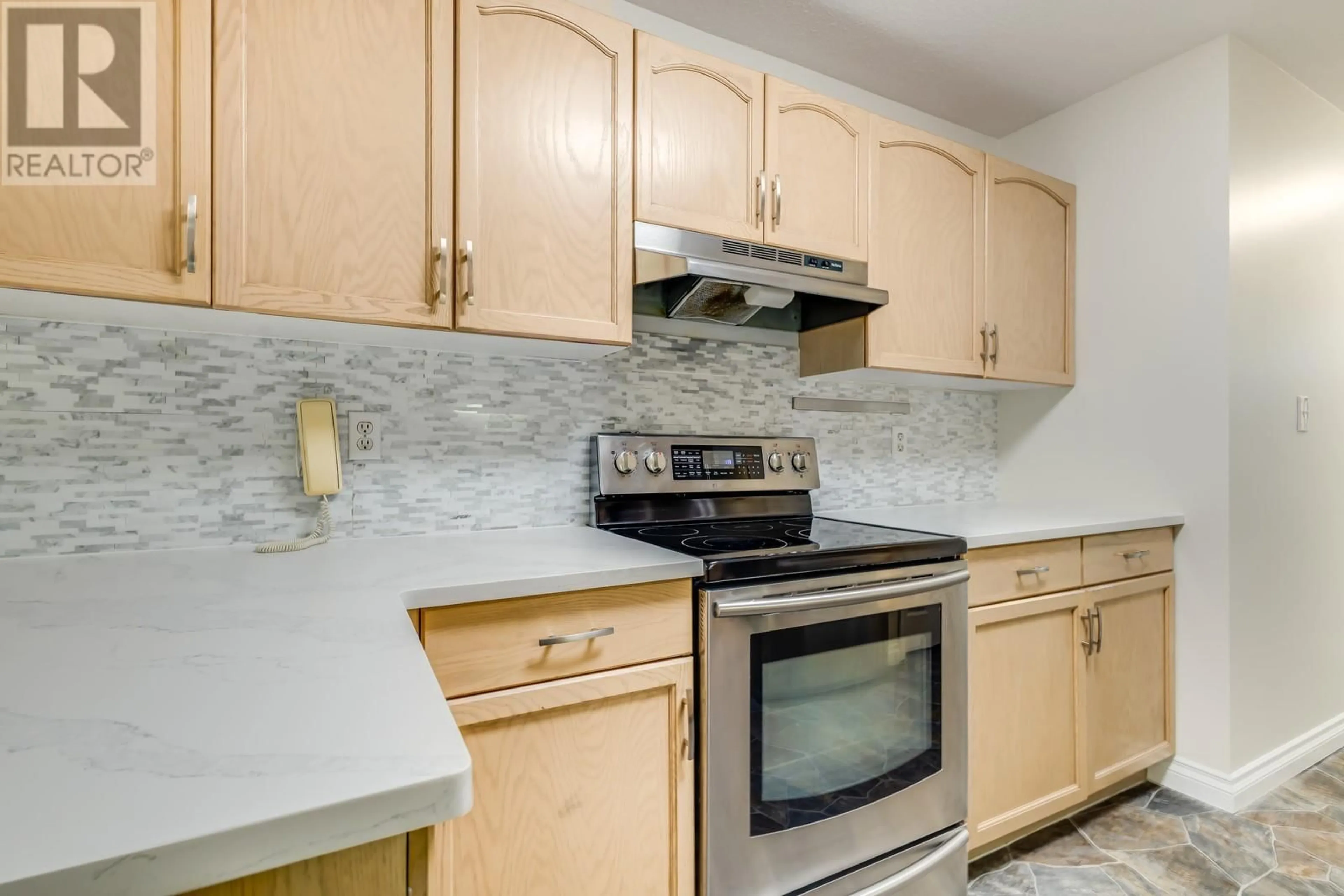 Standard kitchen, unknown for 219 - 3163 RICHTER STREET, Kelowna British Columbia V1W3R4