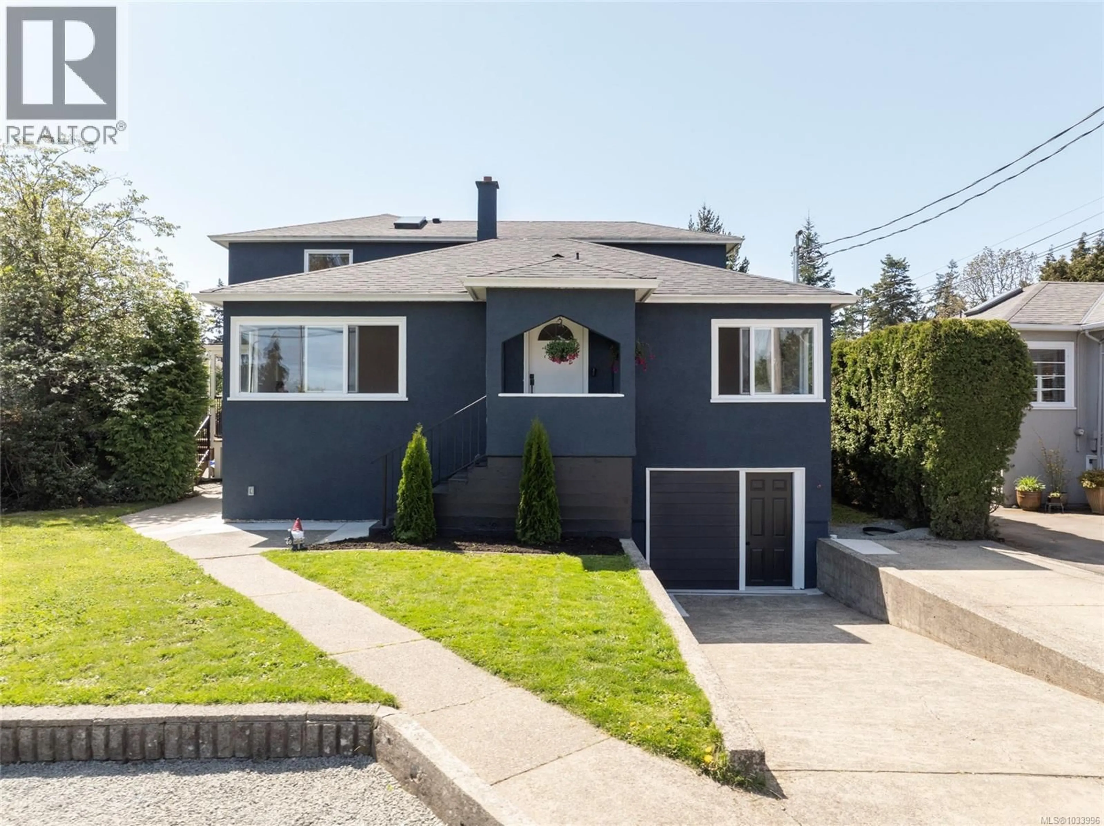 Home with vinyl exterior material, street for 715 MIDDLETON STREET, Saanich British Columbia V9A2E1