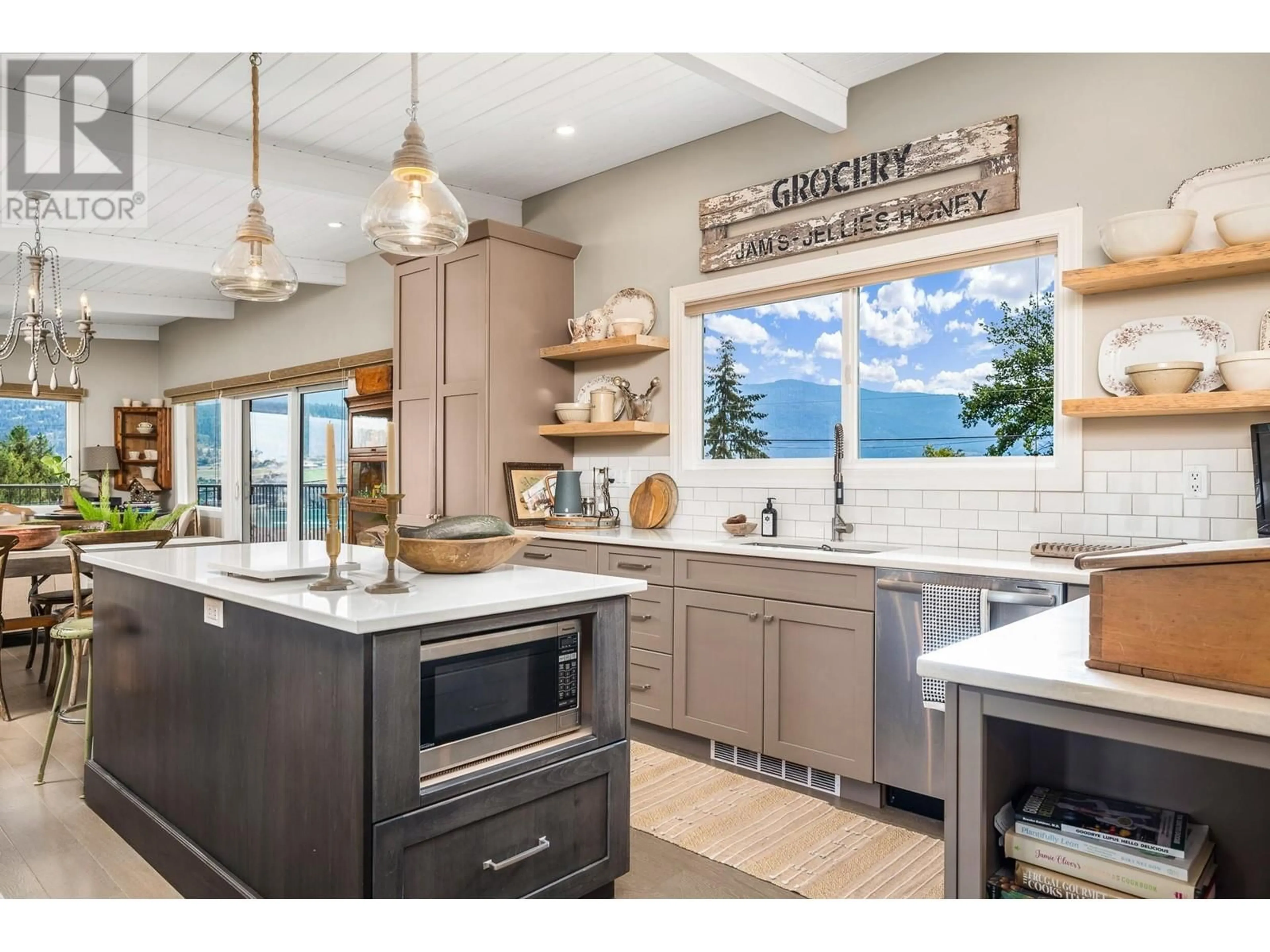 Open concept kitchen, ceramic/tile floor for 8600 FITZMAURICE DRIVE, Coldstream British Columbia V1B1X4