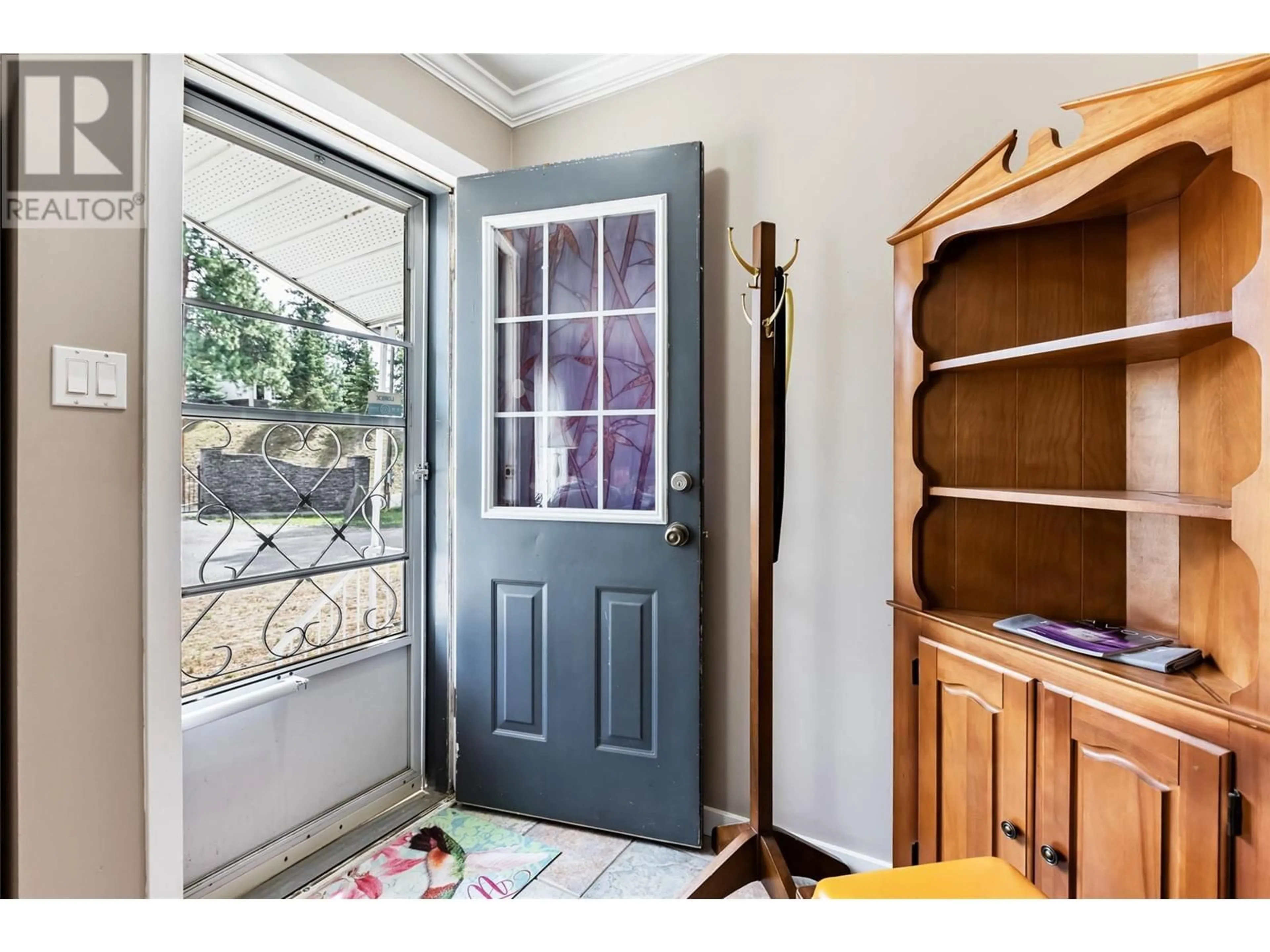 Indoor entryway for 5911 EHLERS ROAD, Peachland British Columbia V0H1X0
