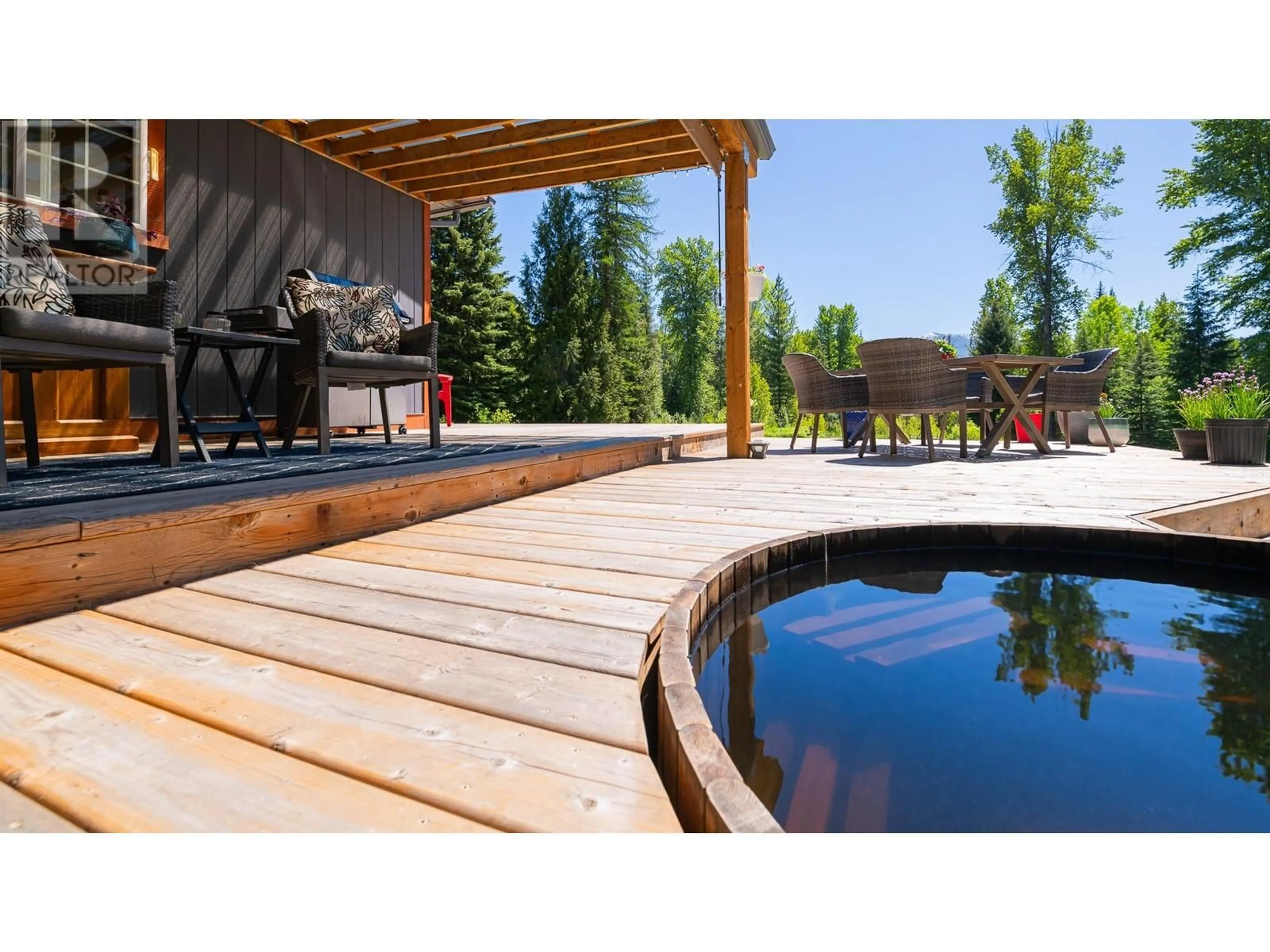 Patio, water/lake/river/ocean view for 7957 HIGHWAY 3 HIGHWAY, Yahk British Columbia V0B2P0