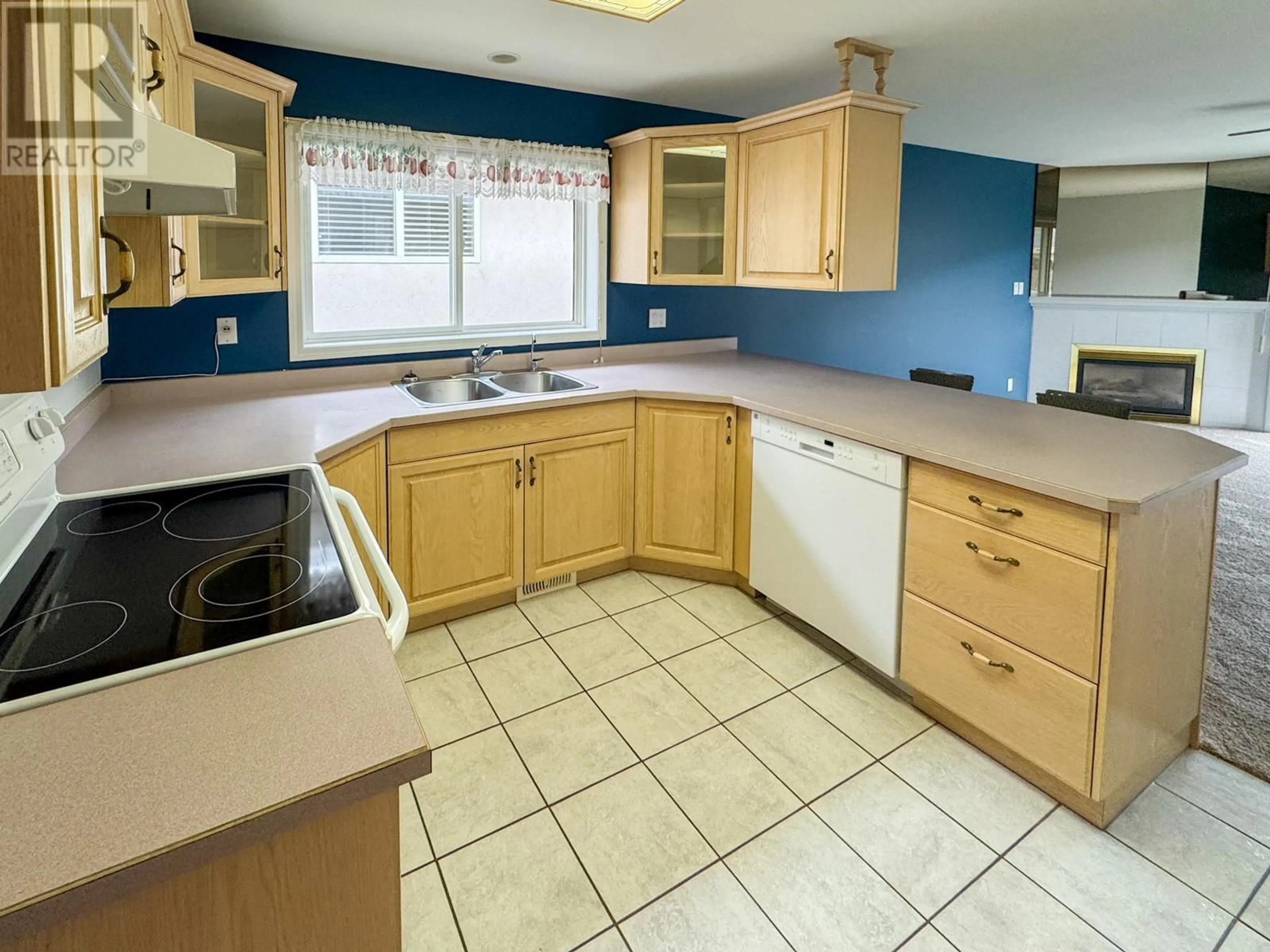 Standard kitchen, ceramic/tile floor for 4 - 2 ROYAL ANN COURT, Osoyoos British Columbia V0H1V2