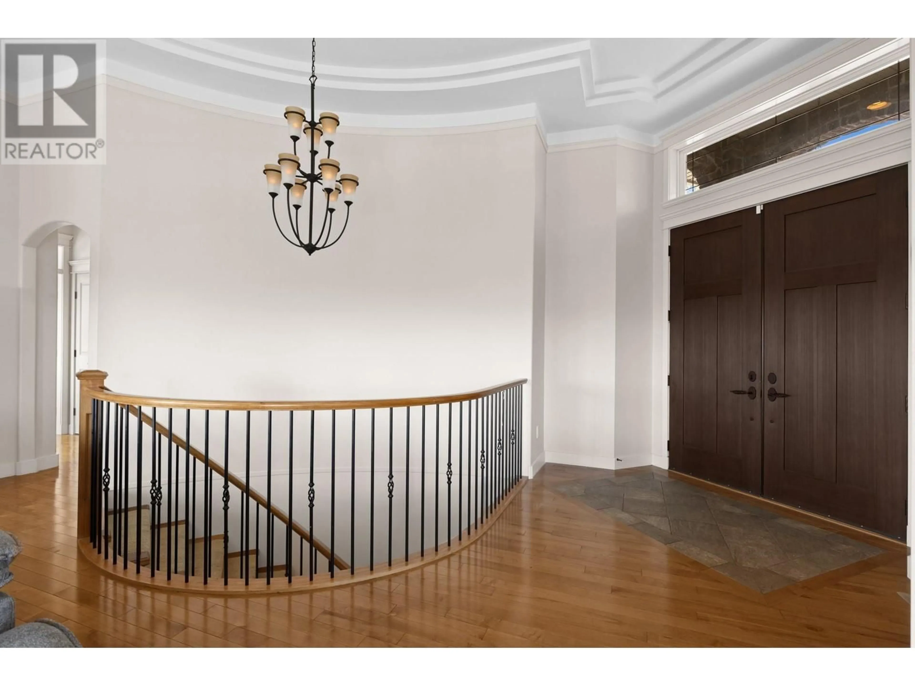 Indoor foyer for 1118 PEAK POINT DRIVE, West Kelowna British Columbia V1Z4A9
