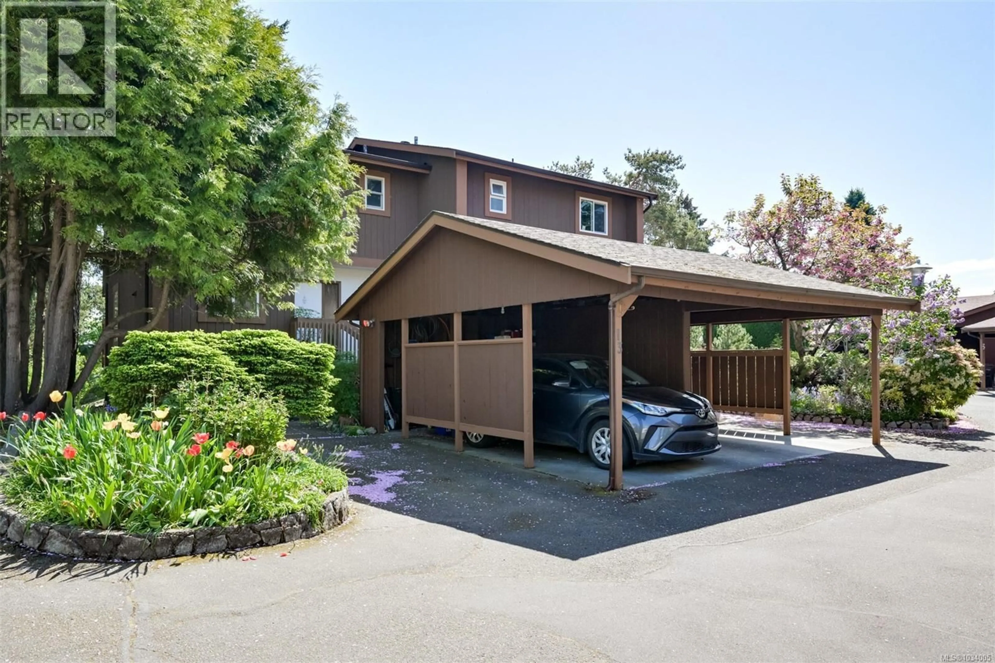 Indoor garage for 13 - 933 ADMIRALS ROAD, Esquimalt British Columbia V9A2P1