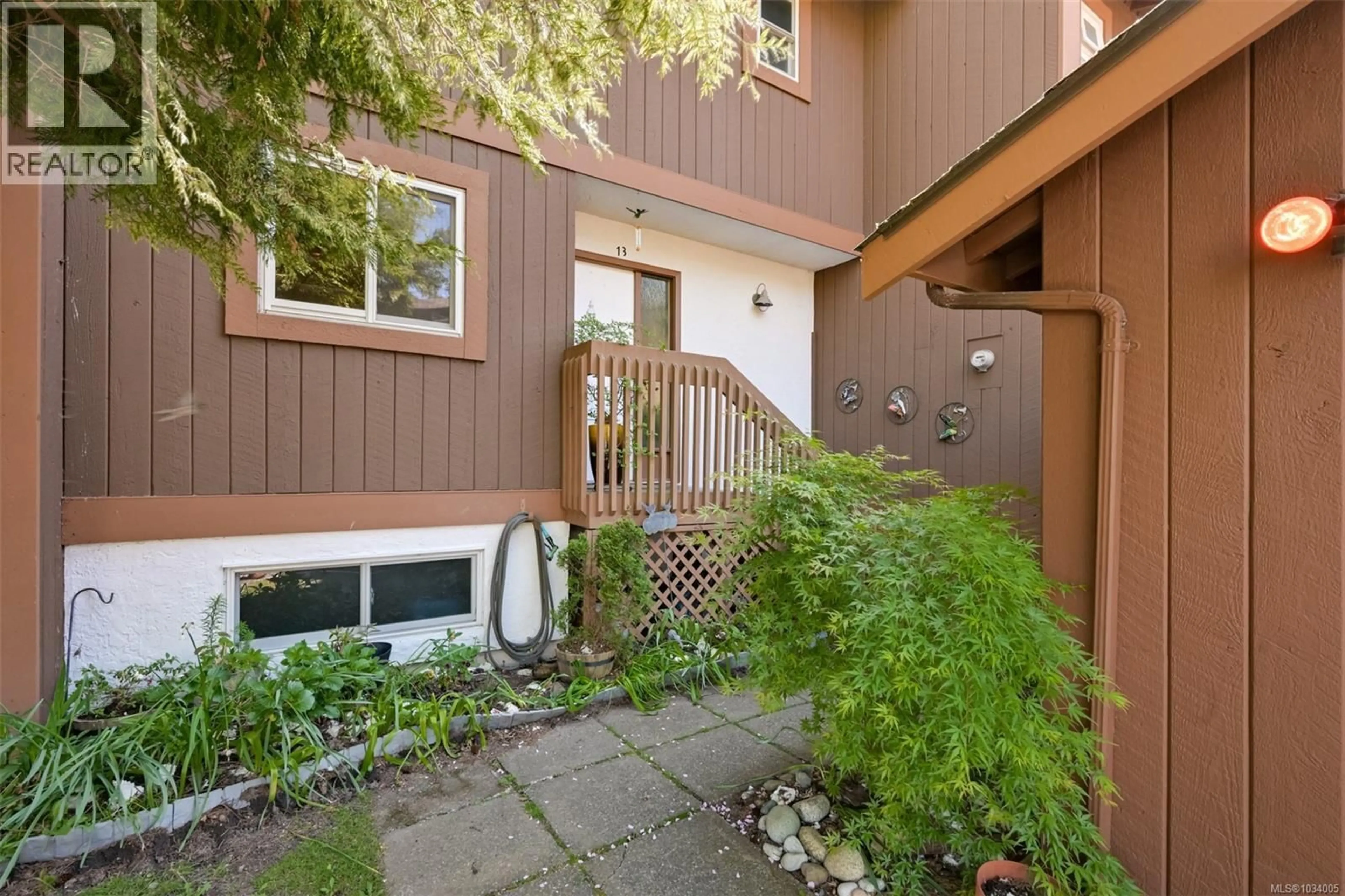 Patio, street for 13 - 933 ADMIRALS ROAD, Esquimalt British Columbia V9A2P1