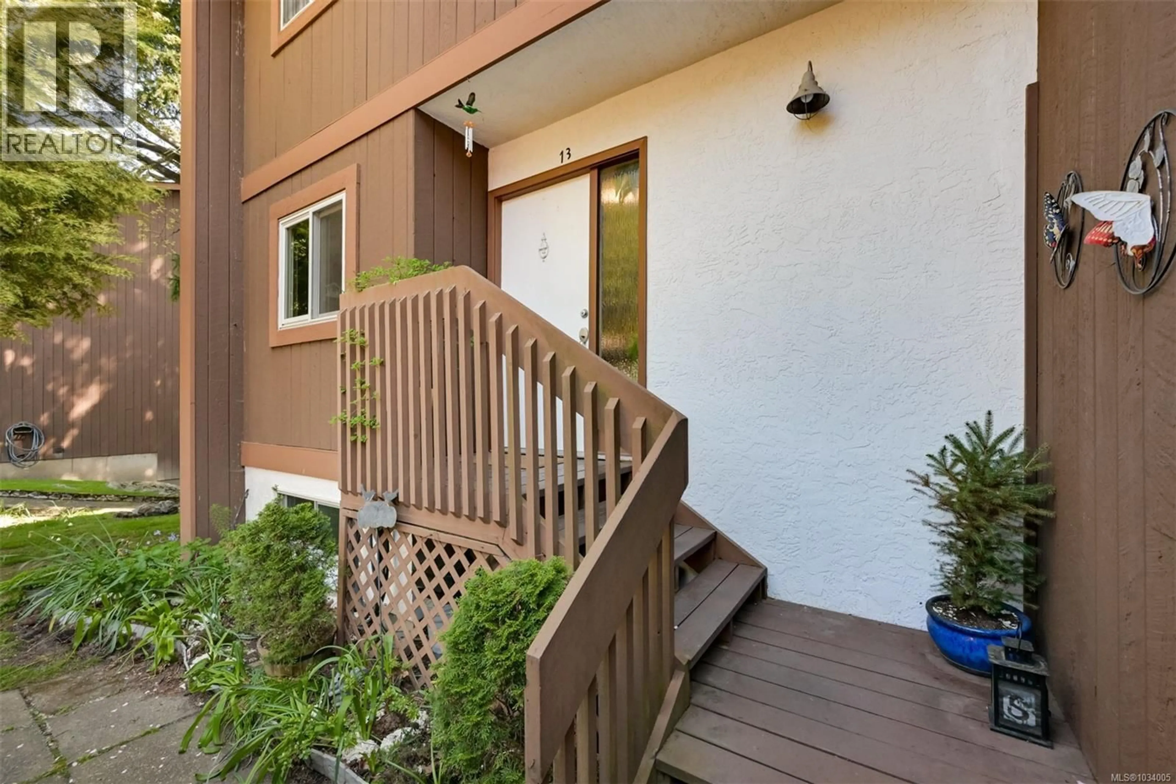 Patio, street for 13 - 933 ADMIRALS ROAD, Esquimalt British Columbia V9A2P1