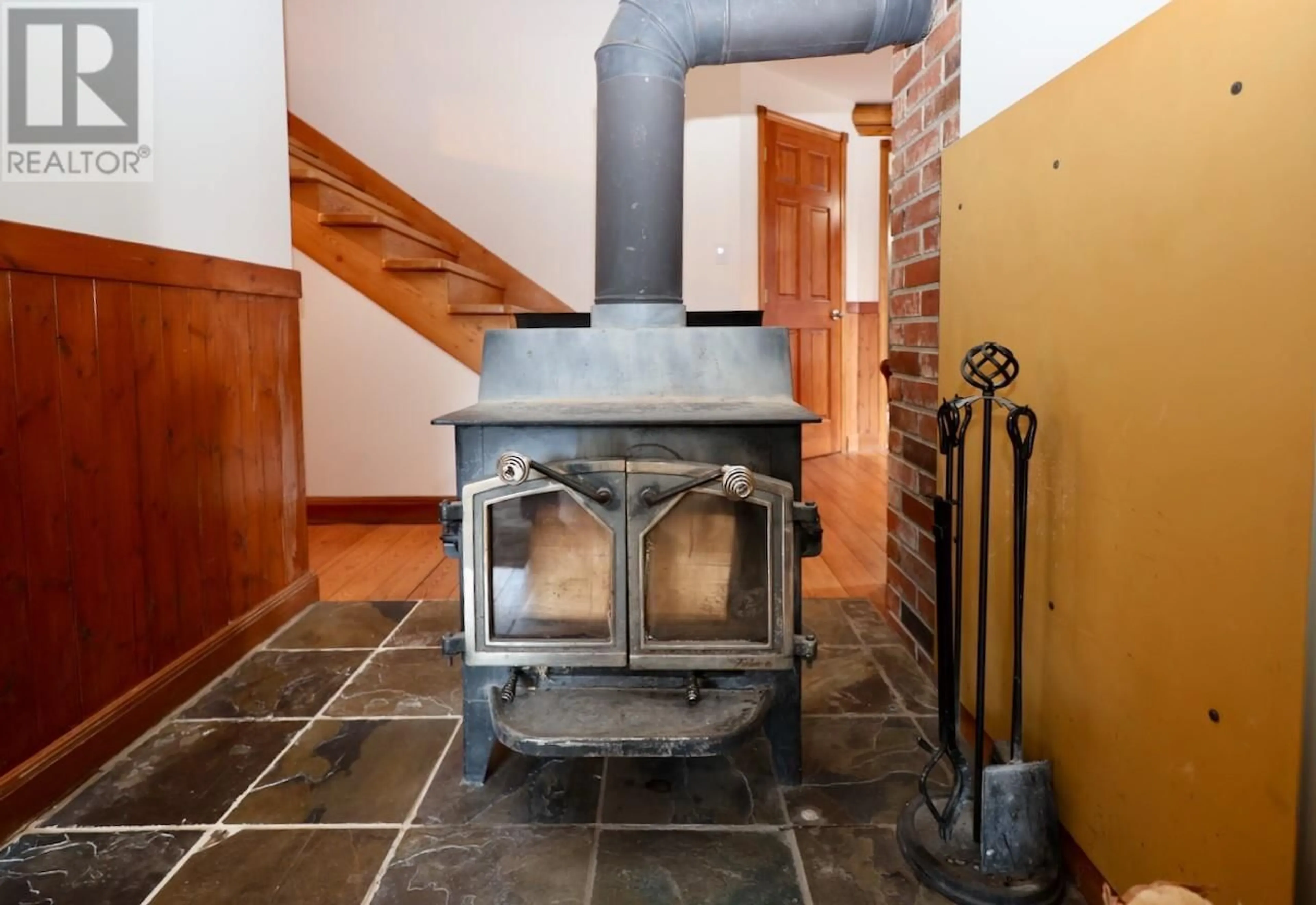 Indoor foyer for 1445 BLACK BEAR DRIVE, Golden British Columbia V0A1H7