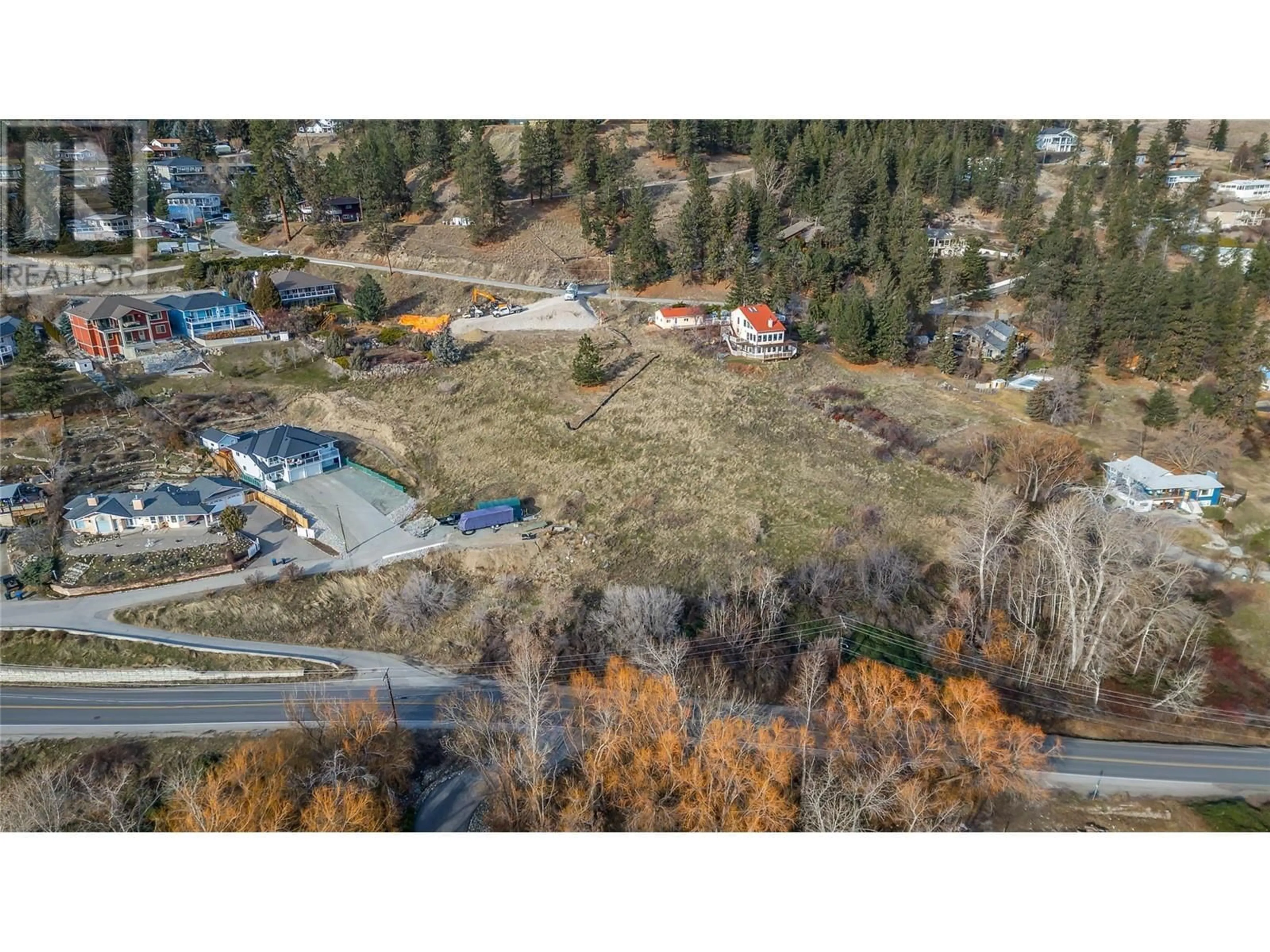 A pic from outside/outdoor area/front of a property/back of a property/a pic from drone, unknown for 4622 PRINCETON AVENUE, Peachland British Columbia V0H1X7